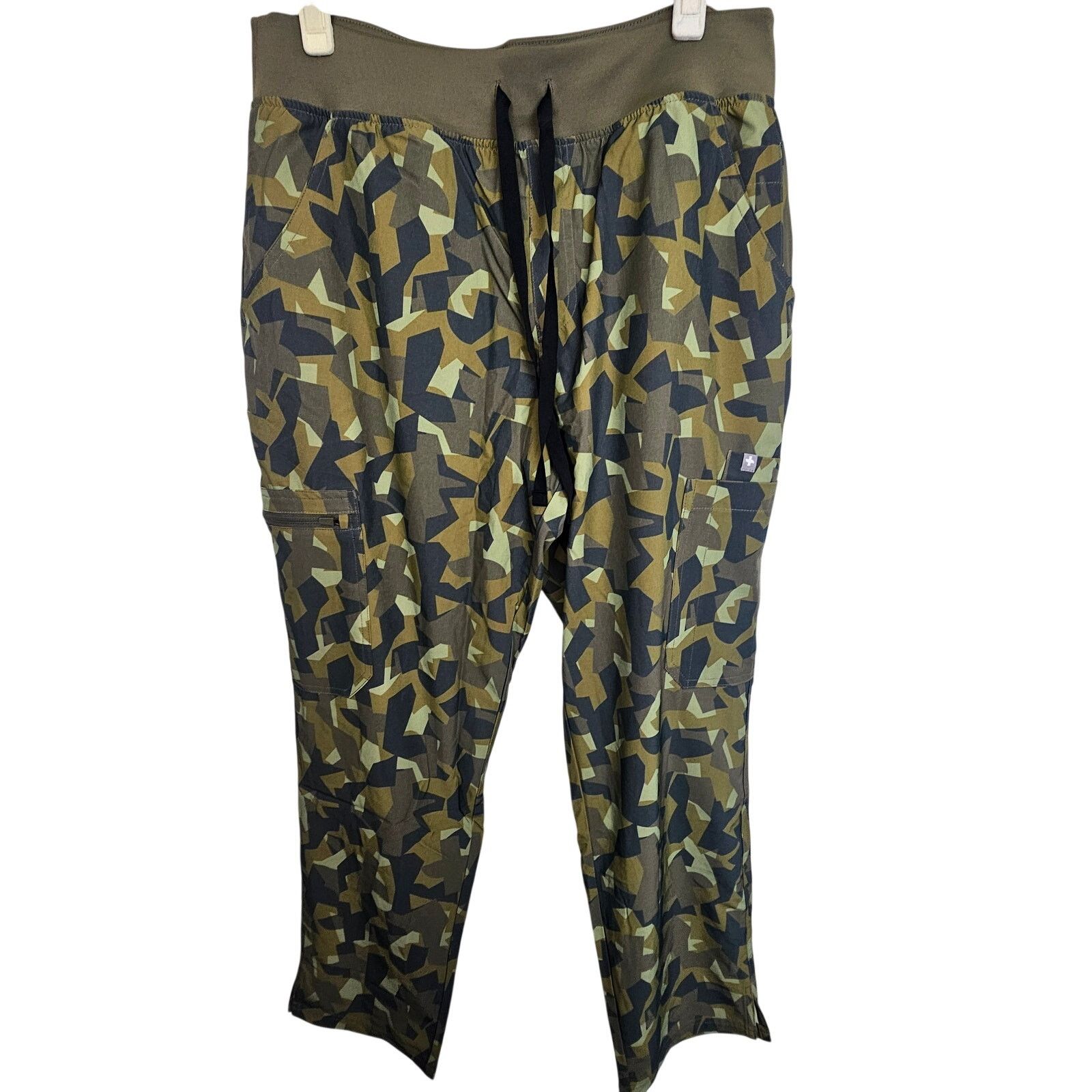 Figue Figs Women Green Camo Print Cargo Scrub Pants Sz LP Nurse Size 33" - 1 Thumbnail