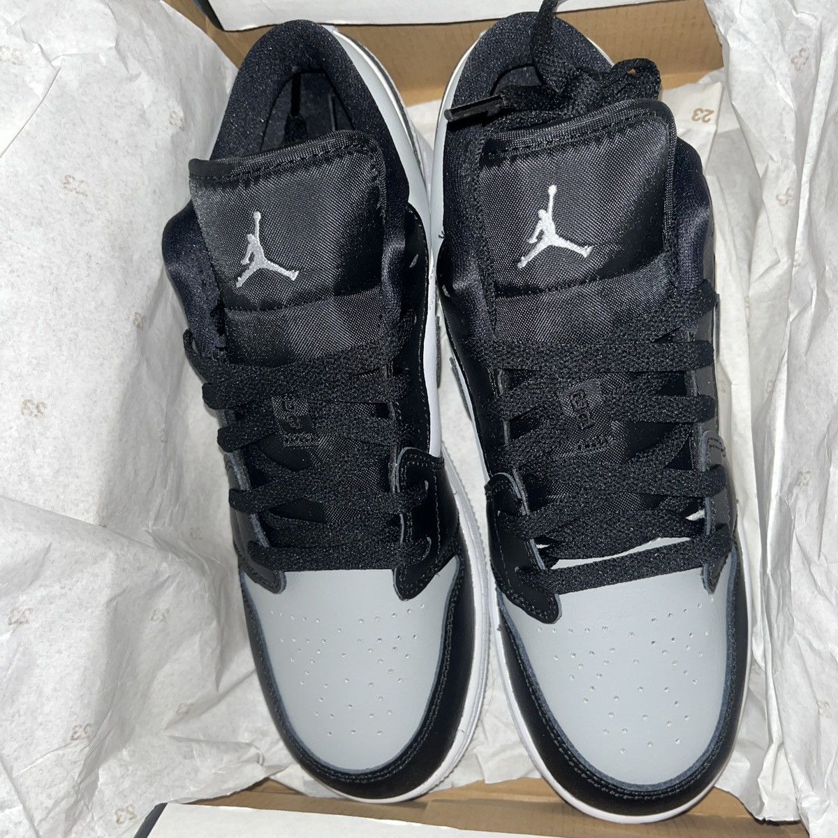 Jordan Brand × Nike Air Jordan 1 Low Shadow Toe GS Size US 7 / EU 40 - 3 Thumbnail