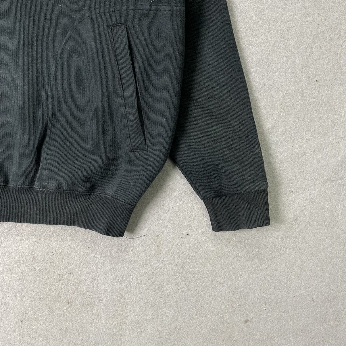 Spalding Spalding Half Zip Sweatshirt Black Red Size M Vintage Size US M / EU 48-50 / 2 - 4 Thumbnail