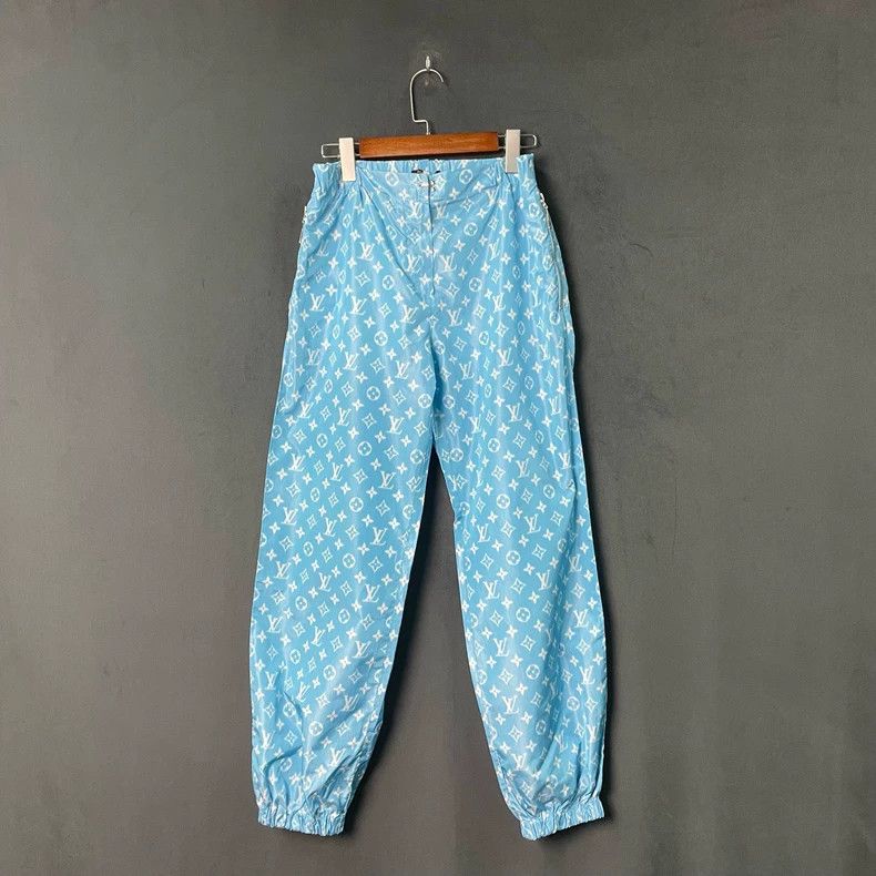 Louis Vuitton Louis Vuitton Blue jogging pants with full logo pants Size US 36 / EU 52 - 1 Thumbnail