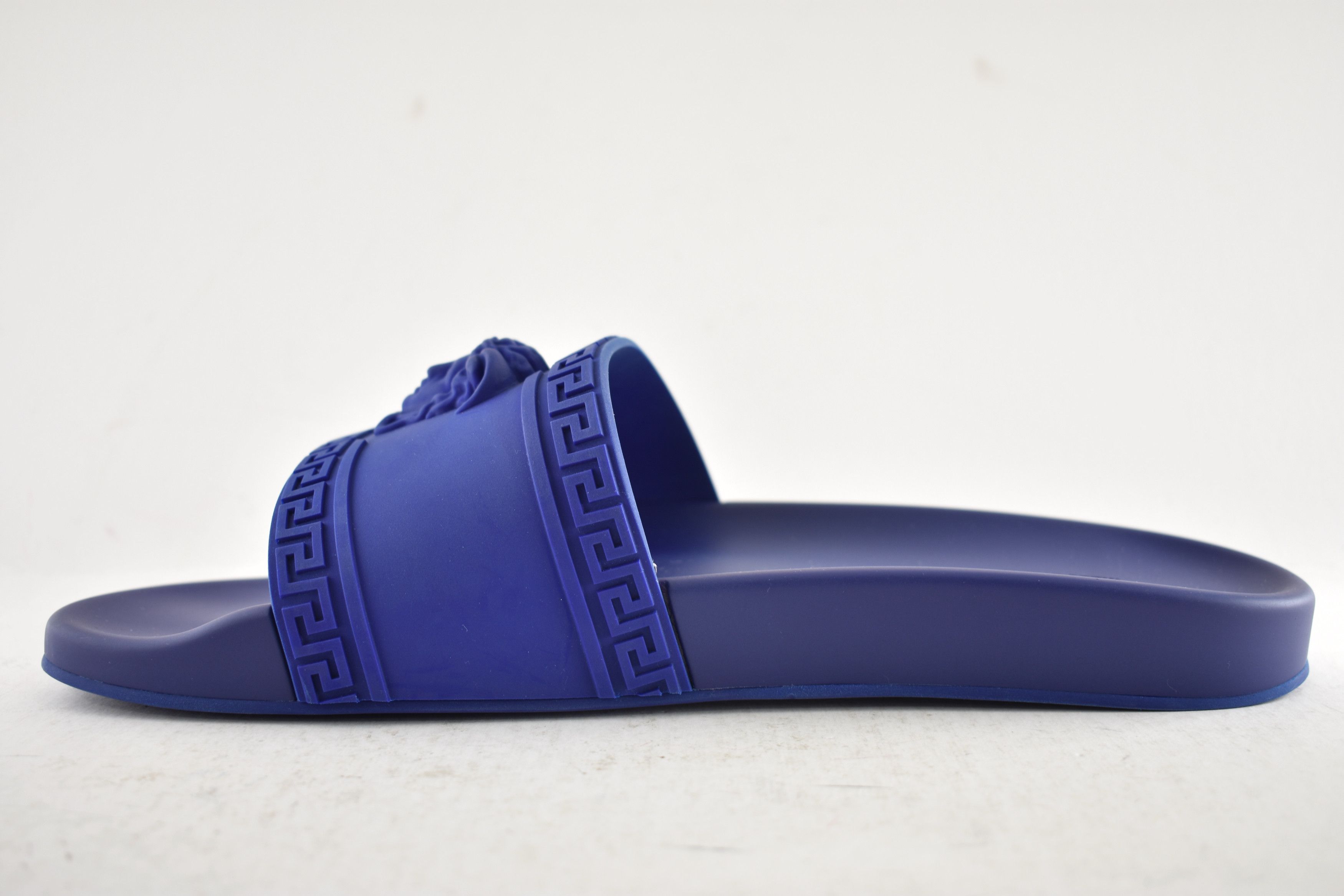 Versace Medusa Rubber Logo Slide Pool Sandal Flip Flop Flat 44 11 Size US 11 / EU 44 - 12 Thumbnail