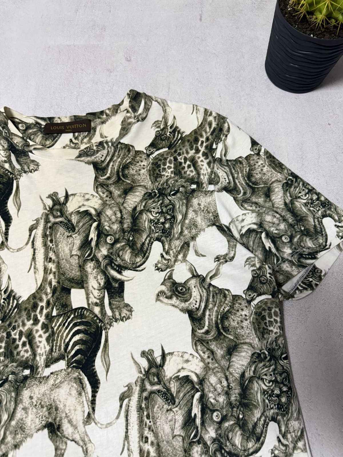 Louis Vuitton Louis Vuitton T Shirt Tee Overprinted Mens M Size Size US M / EU 48-50 / 2 - 8 Thumbnail