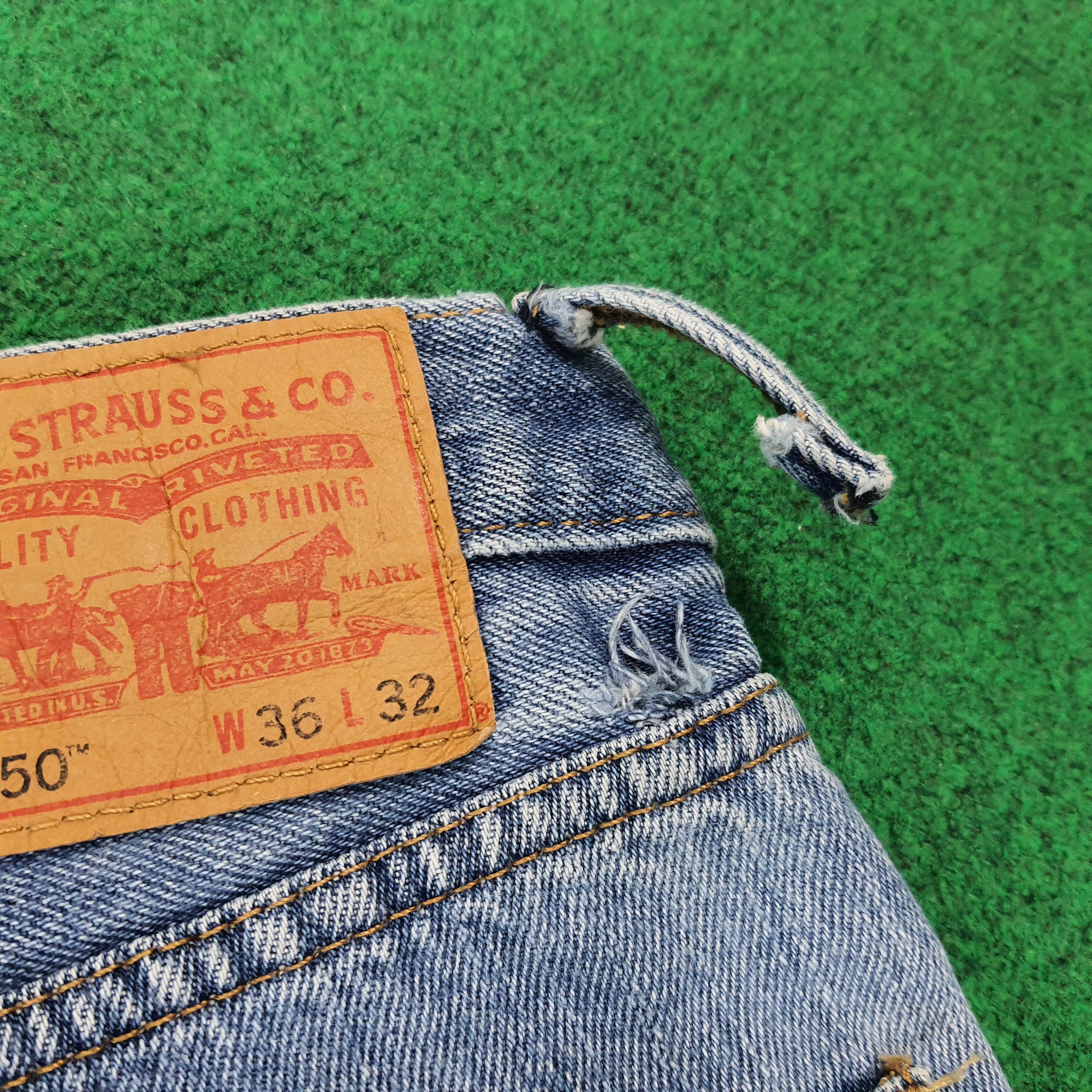 Levi's Vintage Levi's 550 90s Distressed Light Wash Jeans C272N7 Size US 36 / EU 52 - 18 Thumbnail