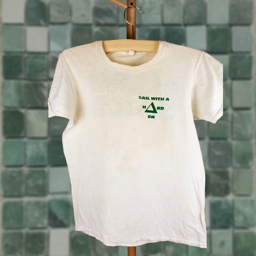 VINTAGE 70'S SAIL WITH A HARD ON HARD SAILS SINGLE STITCH T-SHIRT SZ L Shirt Men White Cotton T-Shirt 60s Retro USA Grunge Cartoon Birds Tweety