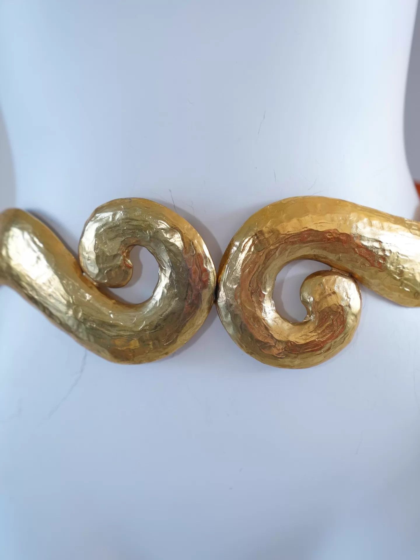 Yves Saint Laurent YSL 1989 Runway Gold Sculptural Hammered Metal Belt Size ONE SIZE - 7 Thumbnail
