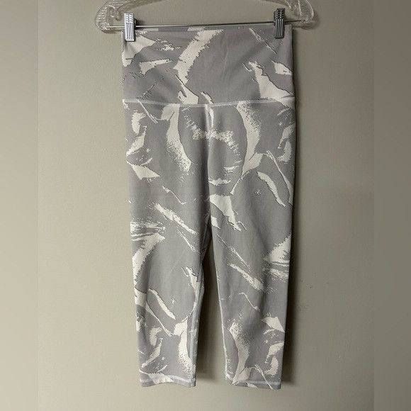 Lululemon Lululemon Wunder Under HR Crop 21” FLux Leggings Size 28" / US 6 / IT 42 - 1 Thumbnail