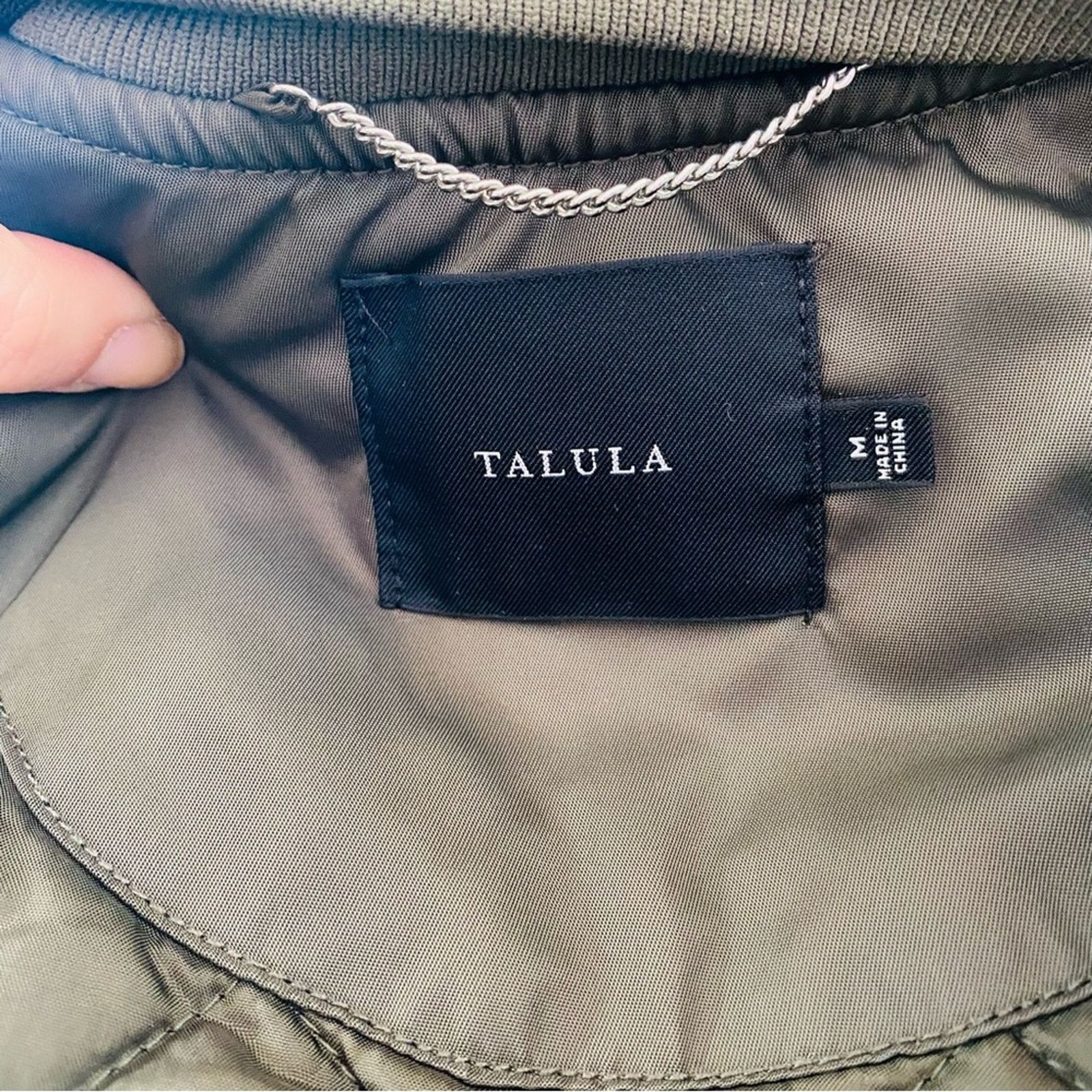 Aritzia ARITZIA TALULA Army Olive Green Silky Zip Bomber Jacket Coat Size M / US 6-8 / IT 42-44 - 6 Thumbnail