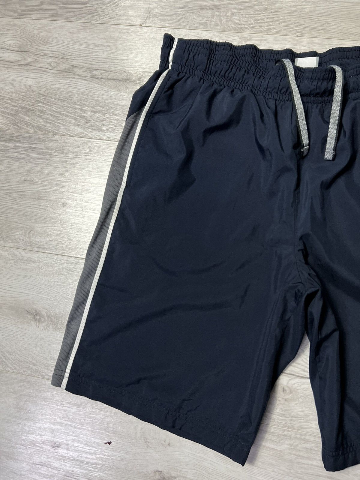 Nike × Vintage Vintage Nike Nylon Shorts Embroidered Swoosh Logo Size US 36 / EU 52 - 10 Thumbnail