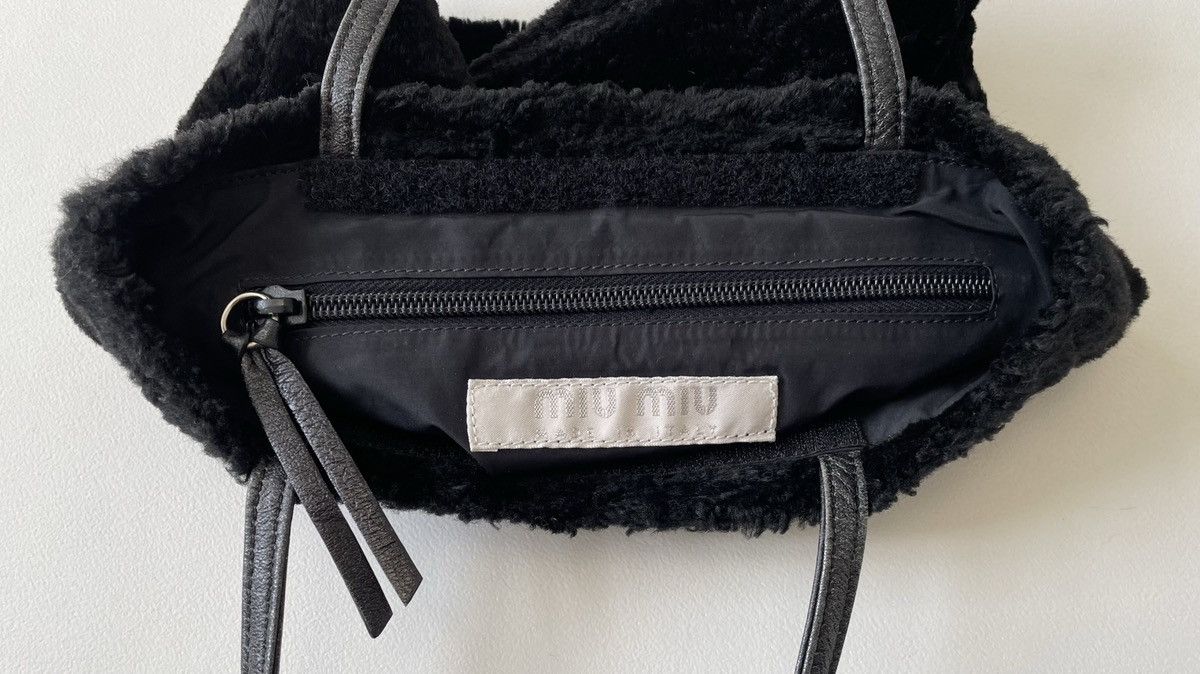 Miu Miu A/W 1999 Black Shearling Mini Hand Bag Size ONE SIZE - 12 Thumbnail