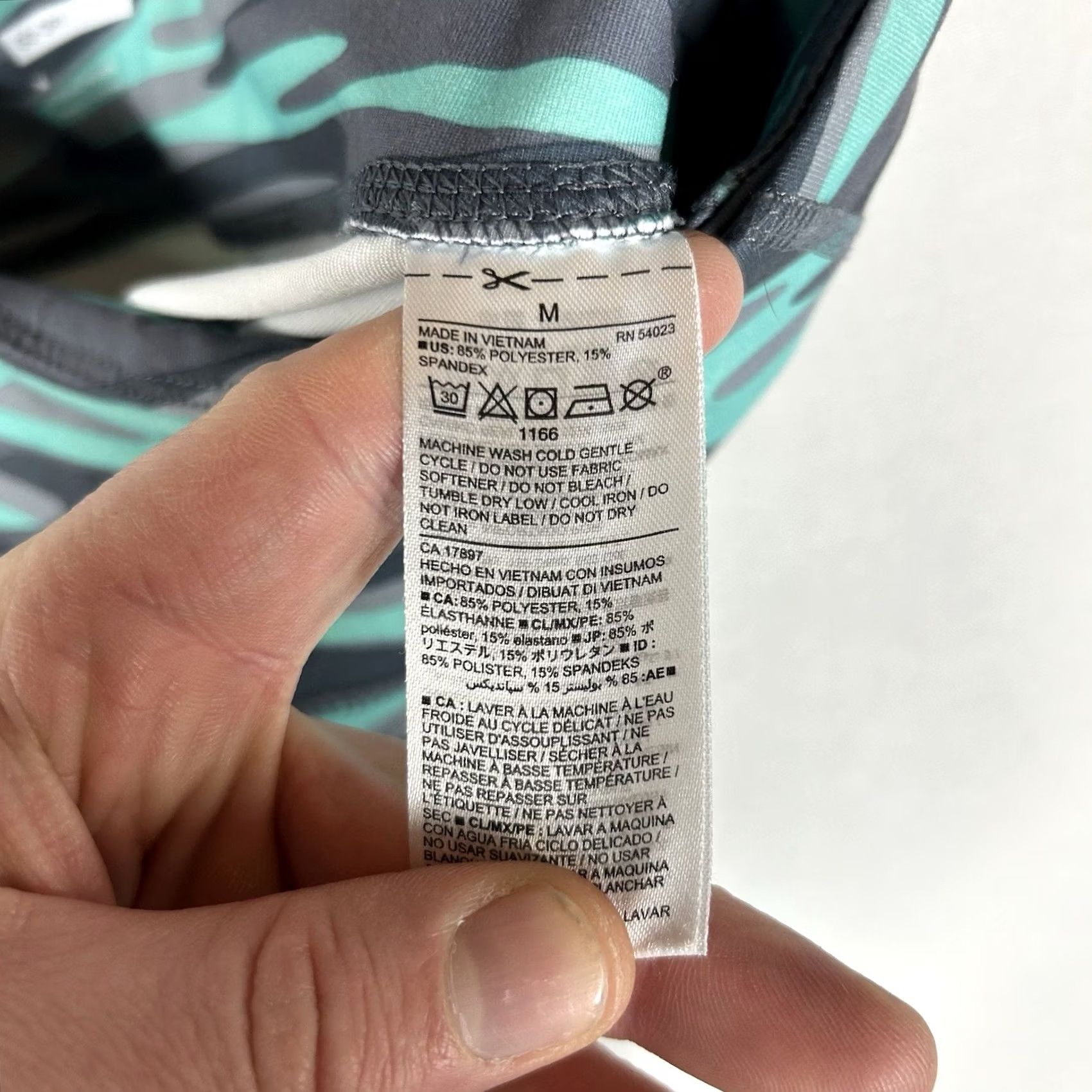 Old Navy Old Navy Capri Leggings Women's Medium Fitted Teal Camouflage Gym Run Go-Dry Activewear Capris Size 32" / US 10 / IT 46 - 3 Thumbnail