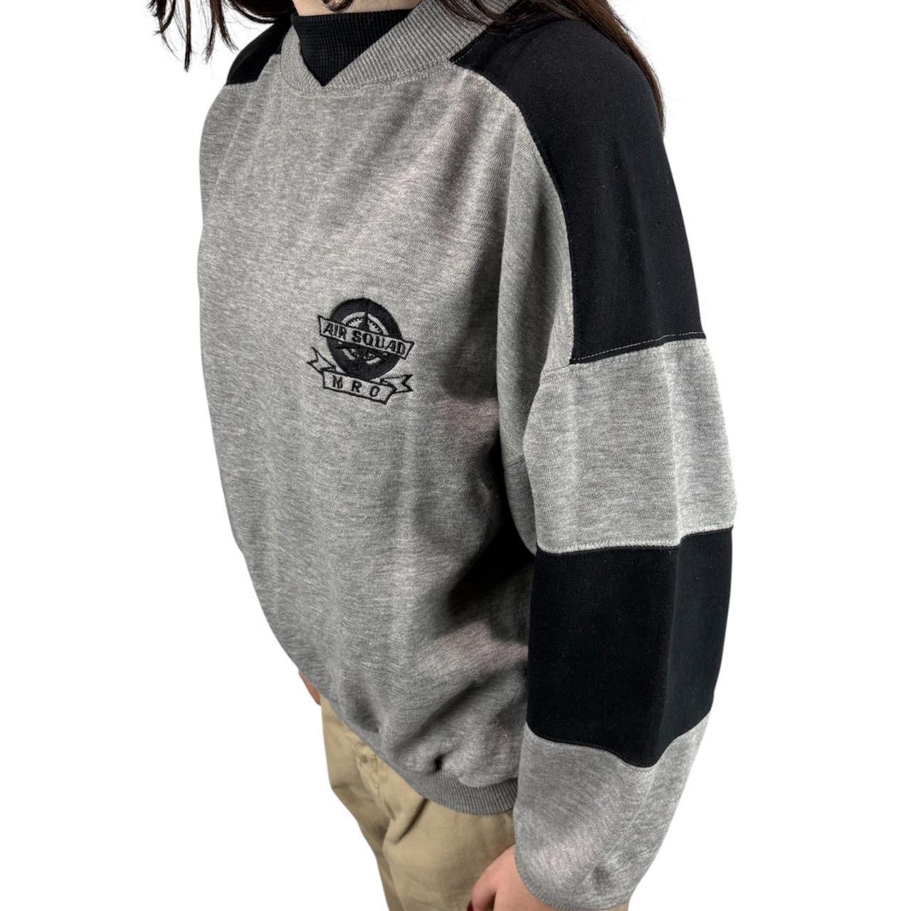 Vintage Y2K Grey And Black V-Neck Paneled Crewneck Sweatshirt Size US S / EU 44-46 / 1 - 2 Thumbnail