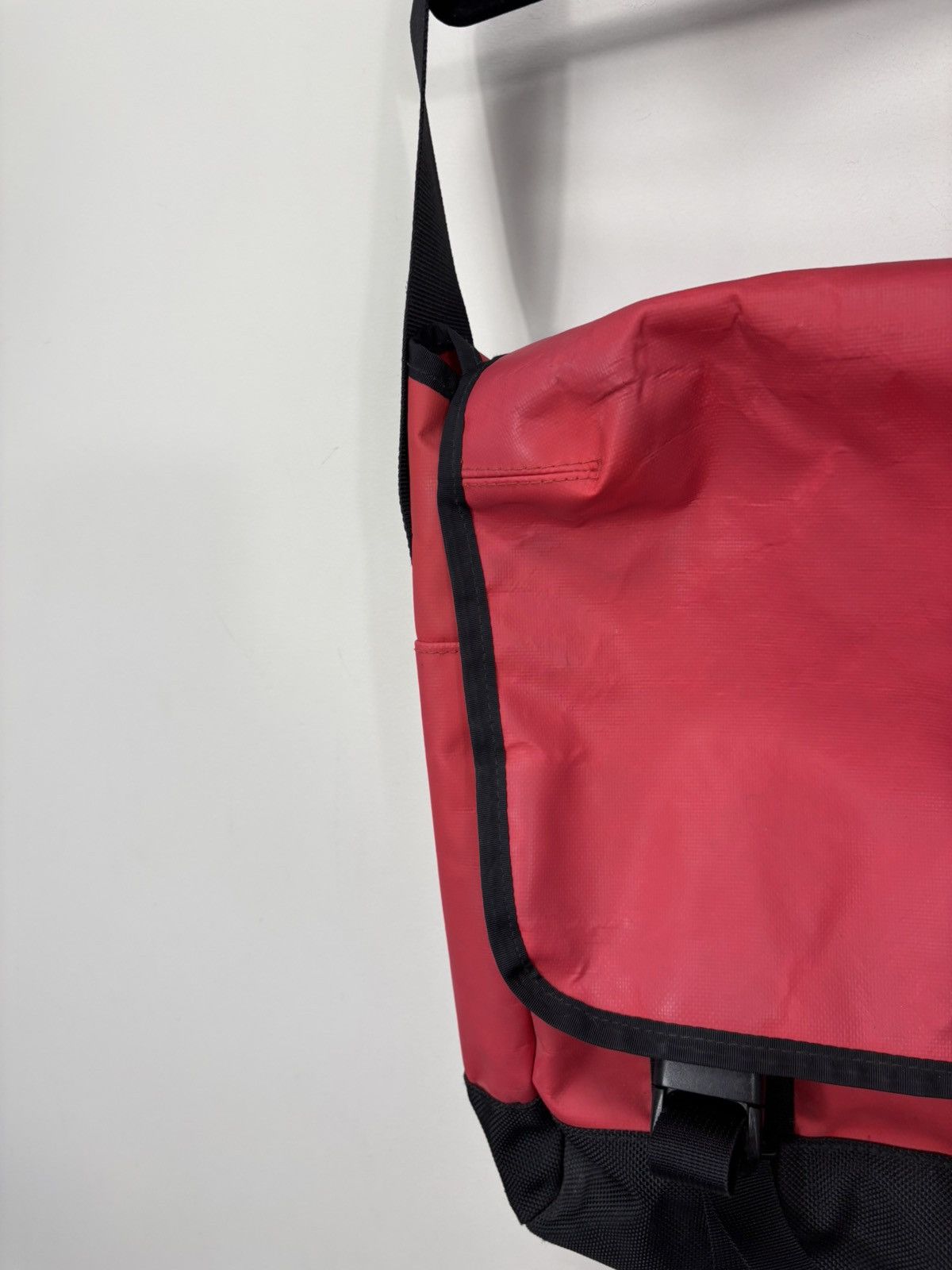 The North Face The North Face Base Camp Voyager Messenger Bag Red Outdoor Size ONE SIZE - 4 Thumbnail