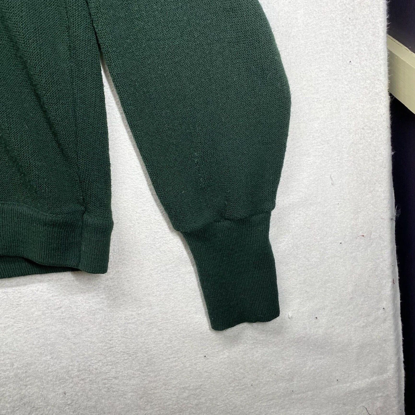Izod VINTAGE Izod Sweater Men Large Green V-Neck Golf Knit Pullover Acrylic Casual Size US L / EU 52-54 / 3 - 7 Thumbnail