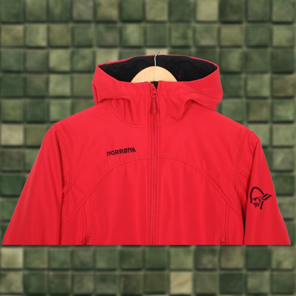Vintage NORRONA NARVIK Windstopper Soft Shell Hooded Jacket Women S Red MJ5782 Size S / US 4 / IT 40 - 1 Thumbnail
