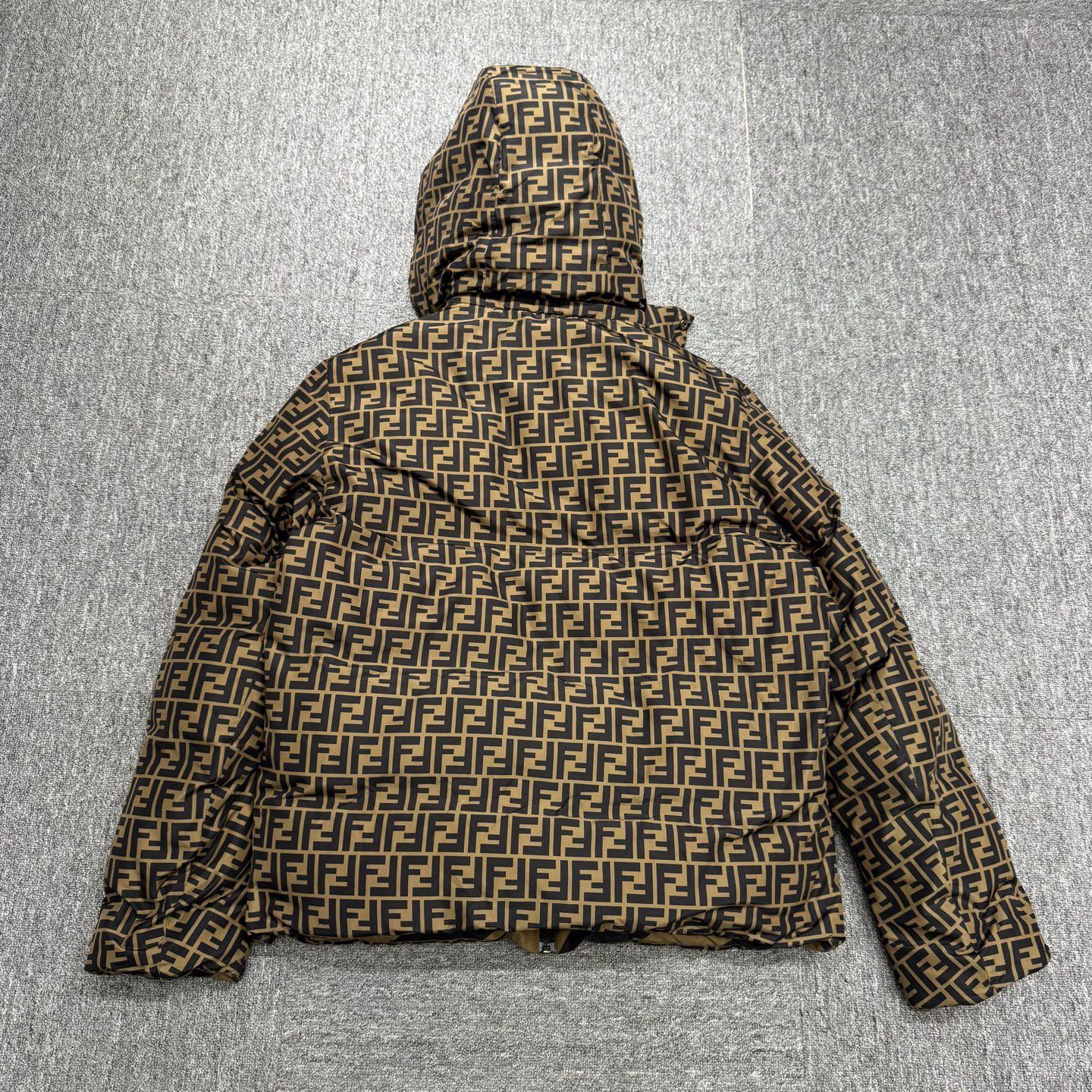 Fendi Fendi FF all over print double-sided down jacket 52 Size US L / EU 52-54 / 3 - 2 Thumbnail