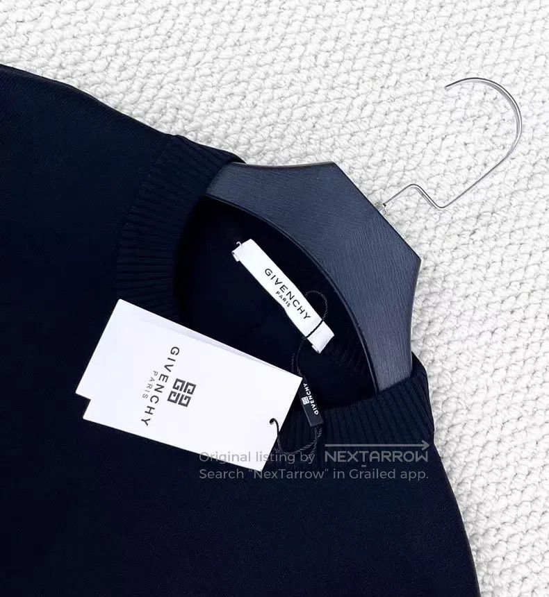 Givenchy Givenchy Classic embossed star large logo striped knit swe Size US S / EU 44-46 / 1 - 3 Thumbnail