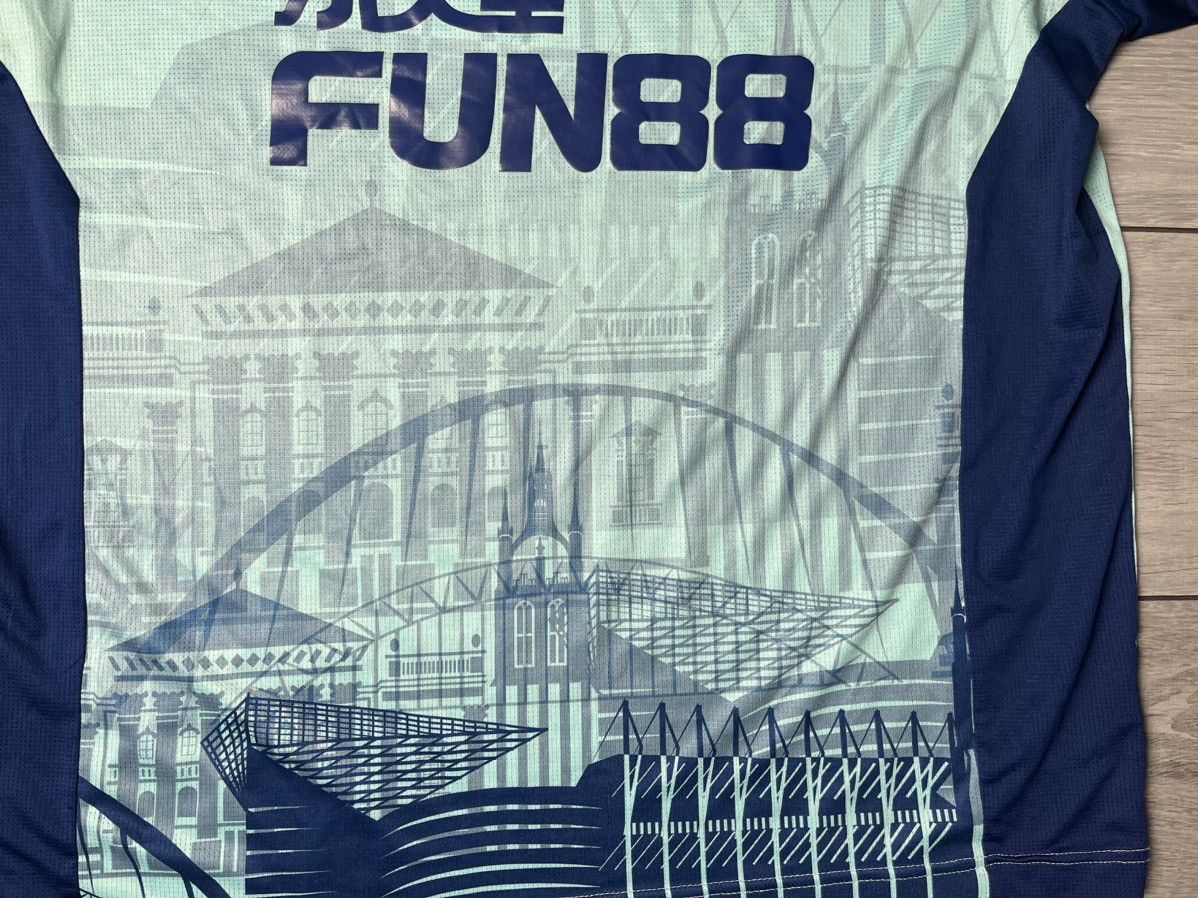 Castore Castore Newcastle United Pre Match T-shirt 2022 2023 Adults Size US XXL / EU 58 / 5 - 4 Thumbnail