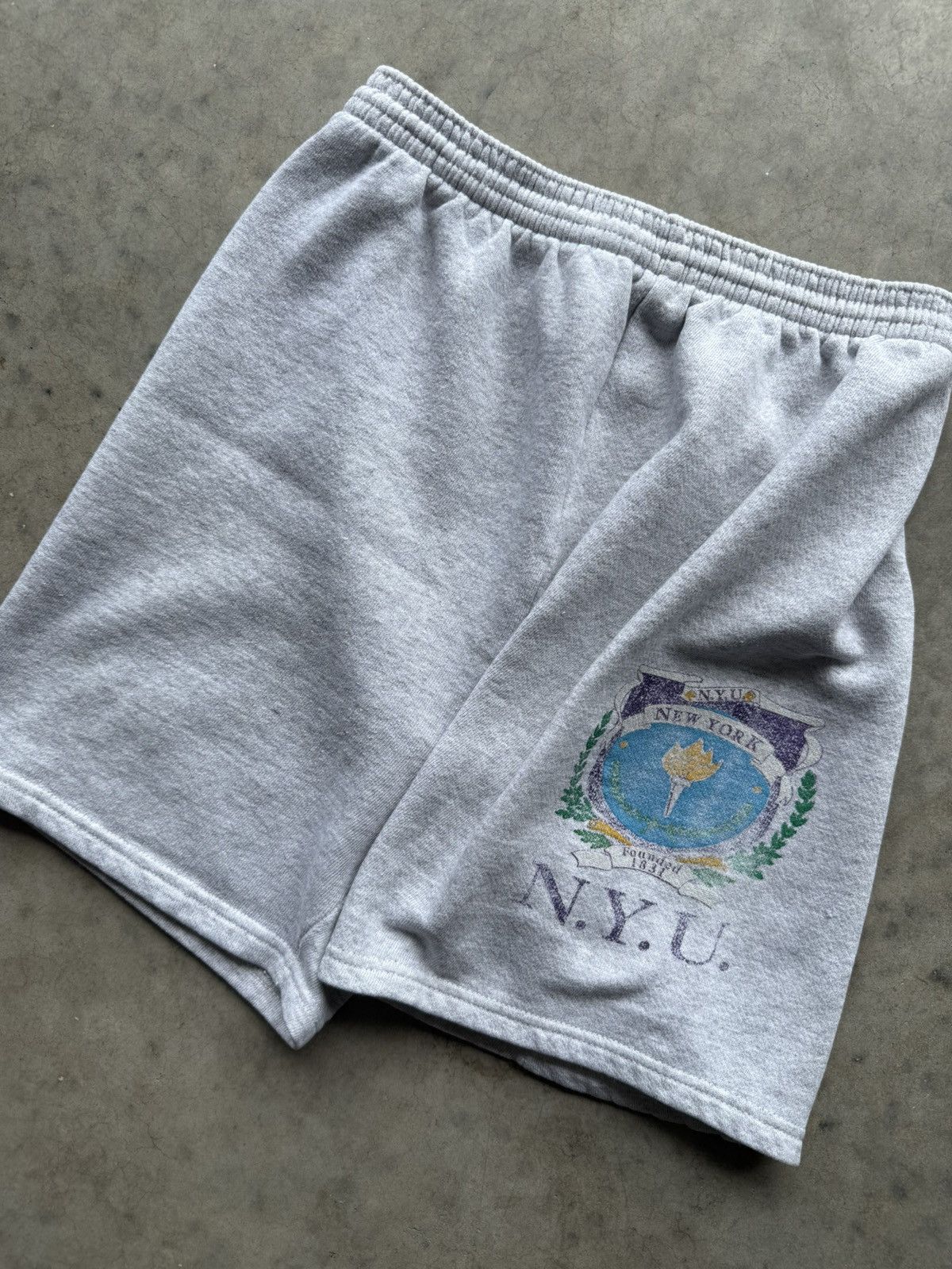 Vintage Vintage NYU Sweat Shorts New York University Cute Size 27" / US 4 / IT 40 - 1 Thumbnail