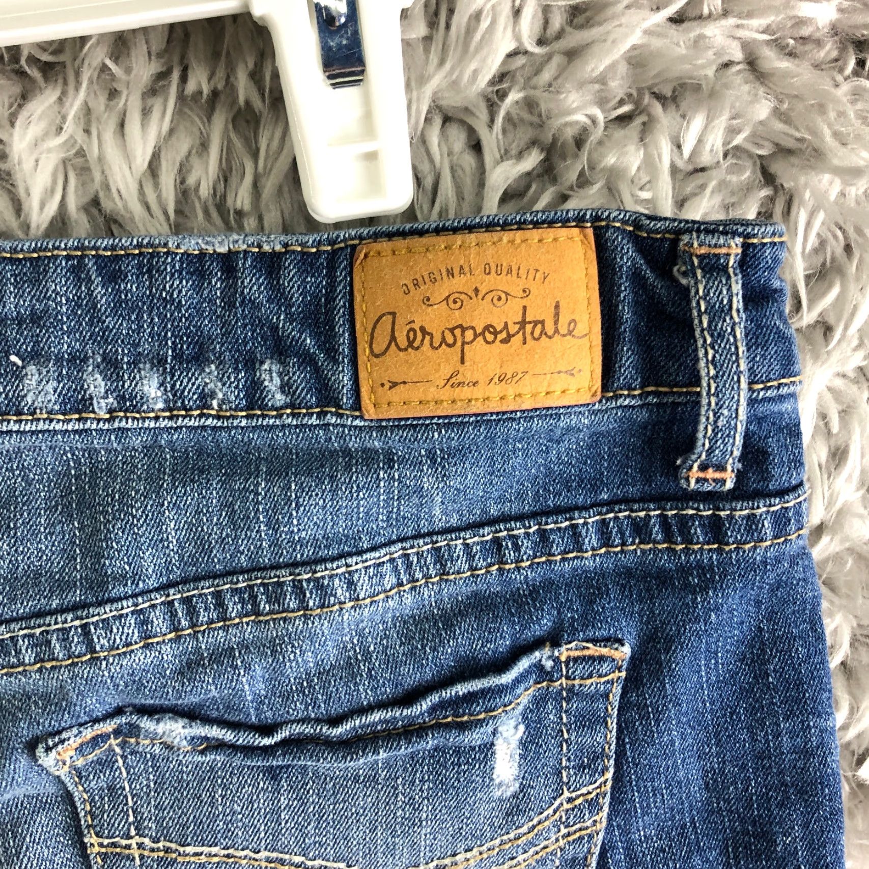 Vintage Aéropostale Denim Jean Shorts Womens Juniors Size 3/4 Mid Rise Blue Medium Wash 3/4? Size 27" / US 4 / IT 40 - 5 Thumbnail