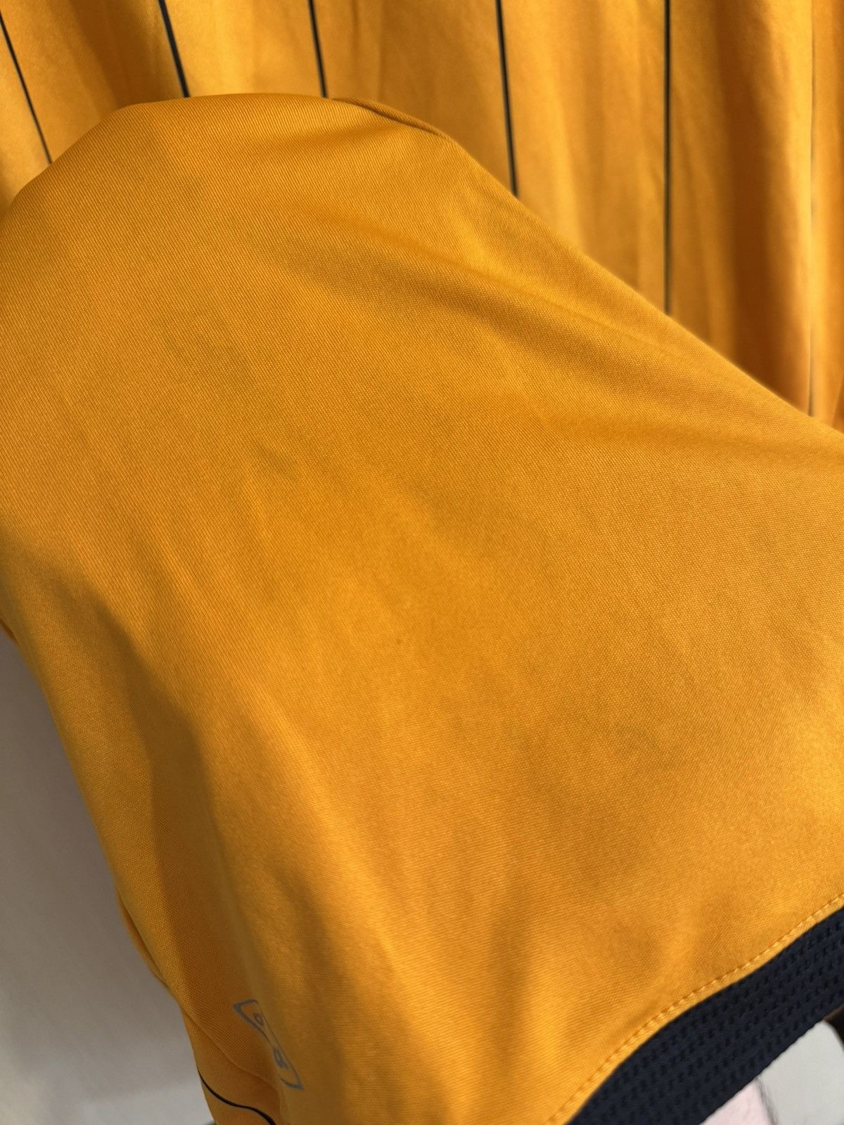 Umbro Hull City 2009-2010 Home Soccer Jersey Football Kit Shirt Size US M / EU 48-50 / 2 - 14 Thumbnail