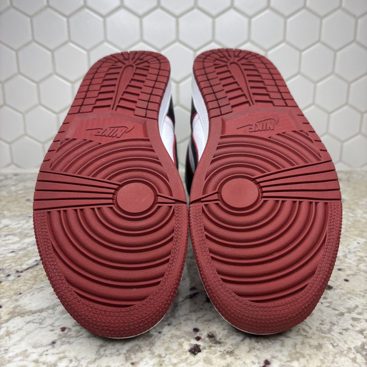 Jordan Brand Size 9.5 - Jordan 1 High OG Bloodline 2019 Light Wear W/Box Size US 9.5 / EU 42-43 - 12 Thumbnail