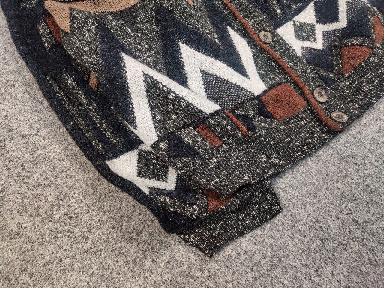 Japanese Brand Vintage 90's Japanese Style Knit Art Gray Pattern Cardigan Size US L / EU 52-54 / 3 - 6 Thumbnail