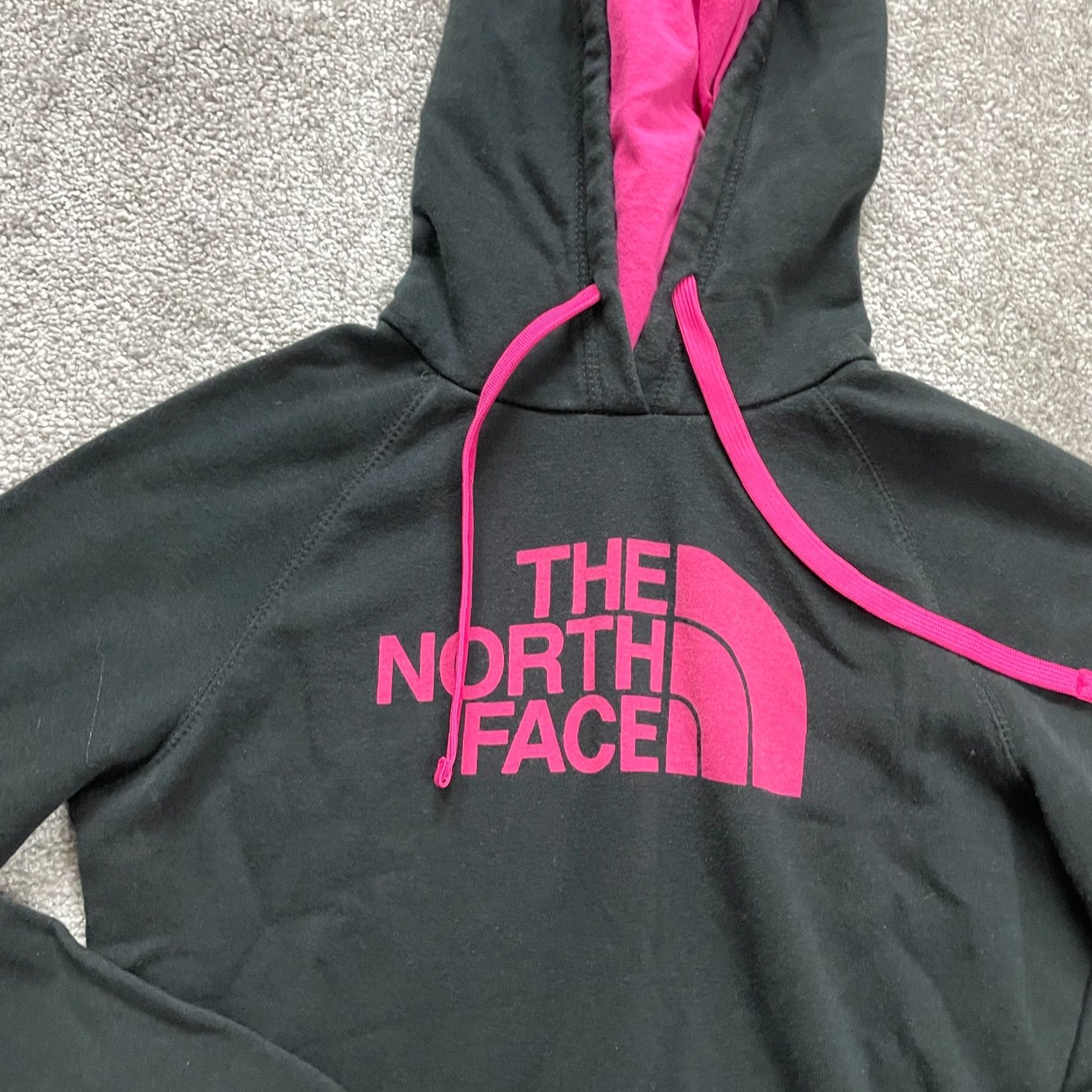 The North Face The North Face Hoodie Sweatshirt Womens Small Black Pink Fleece Graphic Pullover Size S / US 4 / IT 40 - 3 Thumbnail