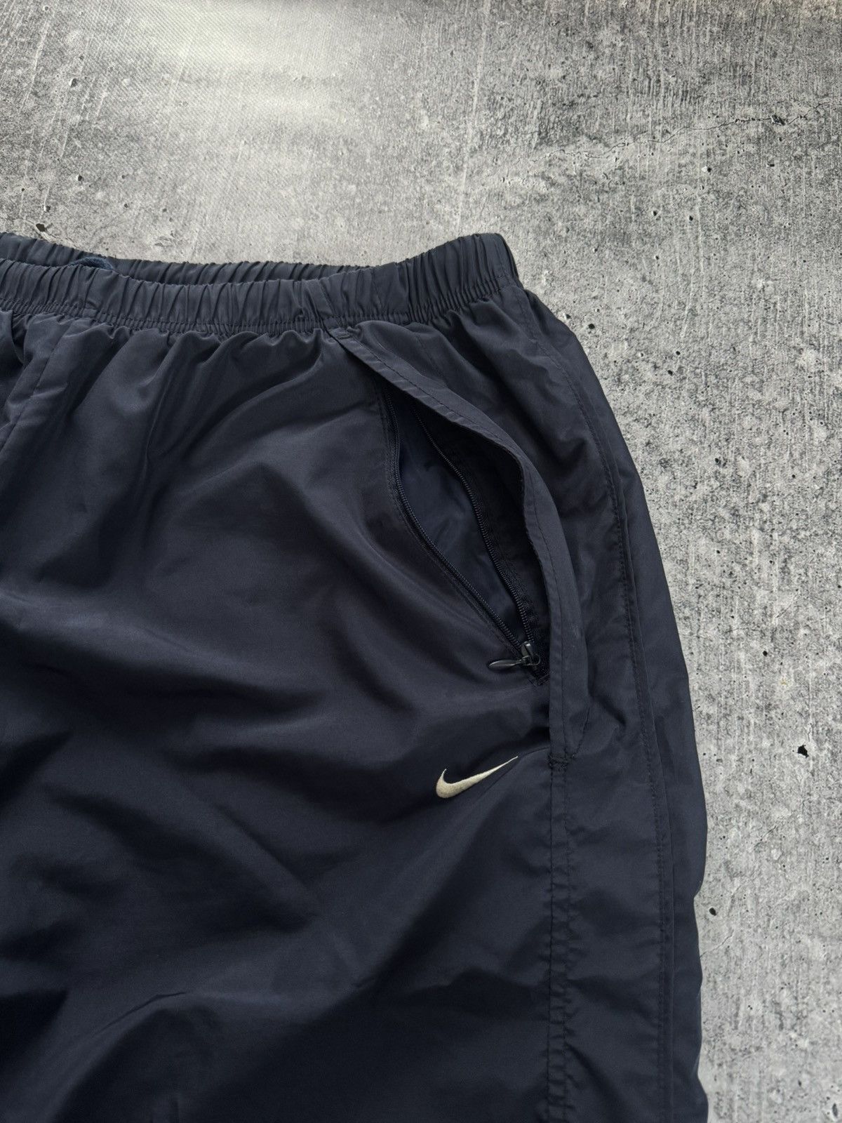 Nike Nike Vintage Trackpants Nylon Joggers Swoosh sweatpants Navy Size US 36 / EU 52 - 5 Thumbnail