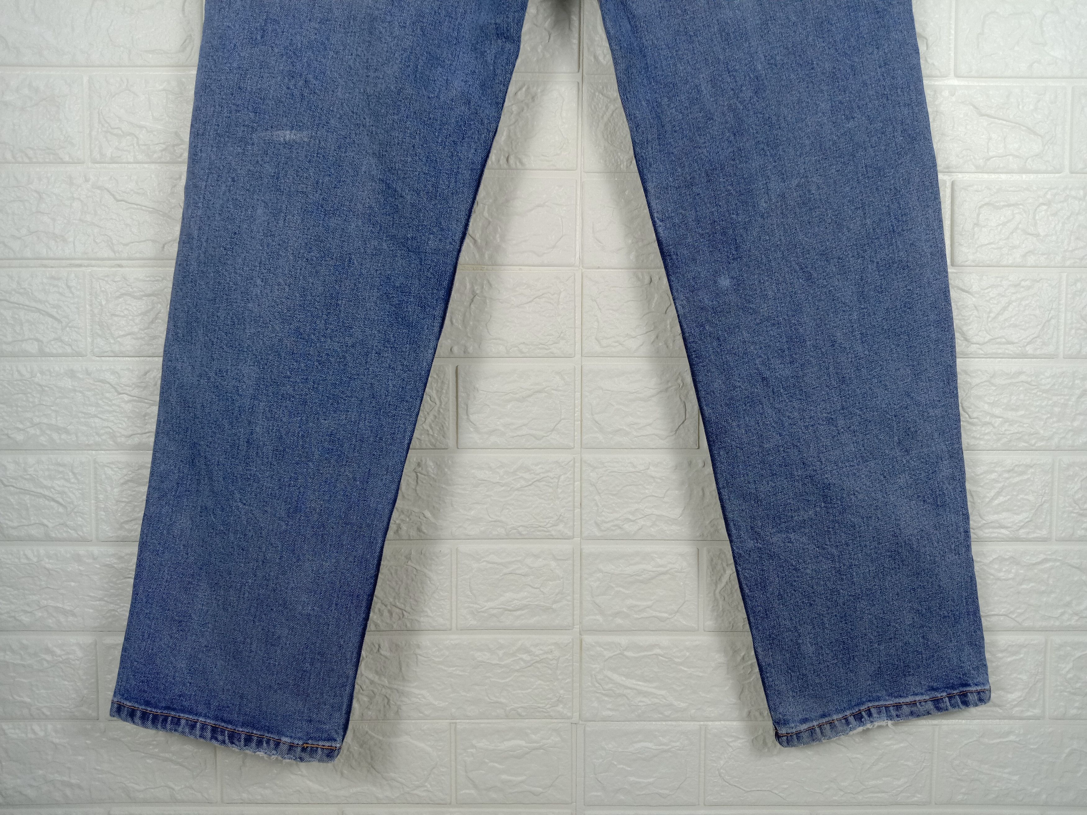 Levi's Vintage Levi's 550 Jeans Faded Blue Relaxed Fit Denim Size US 32 / EU 48 - 8 Thumbnail