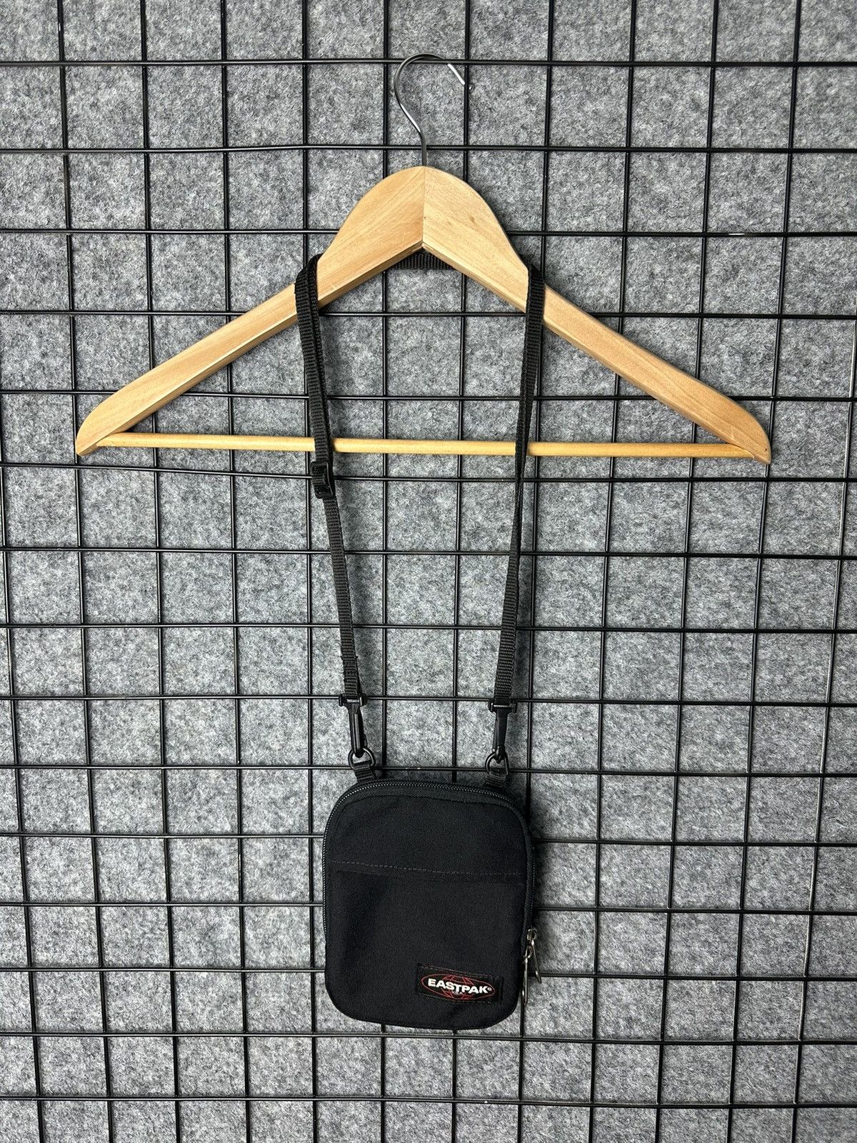 Eastpak Eastpak Streetwear Multipocket Phone Crossbody Bag Size OS Size ONE SIZE - 1 Thumbnail