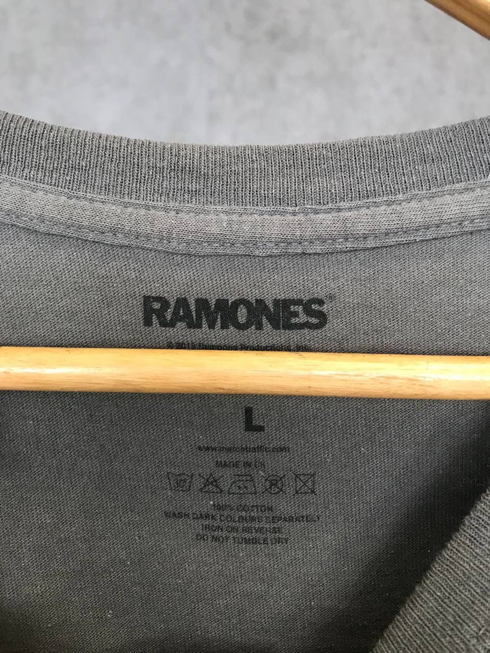 Band Tees Ramones rock band tee Size US L / EU 52-54 / 3 - 4 Thumbnail