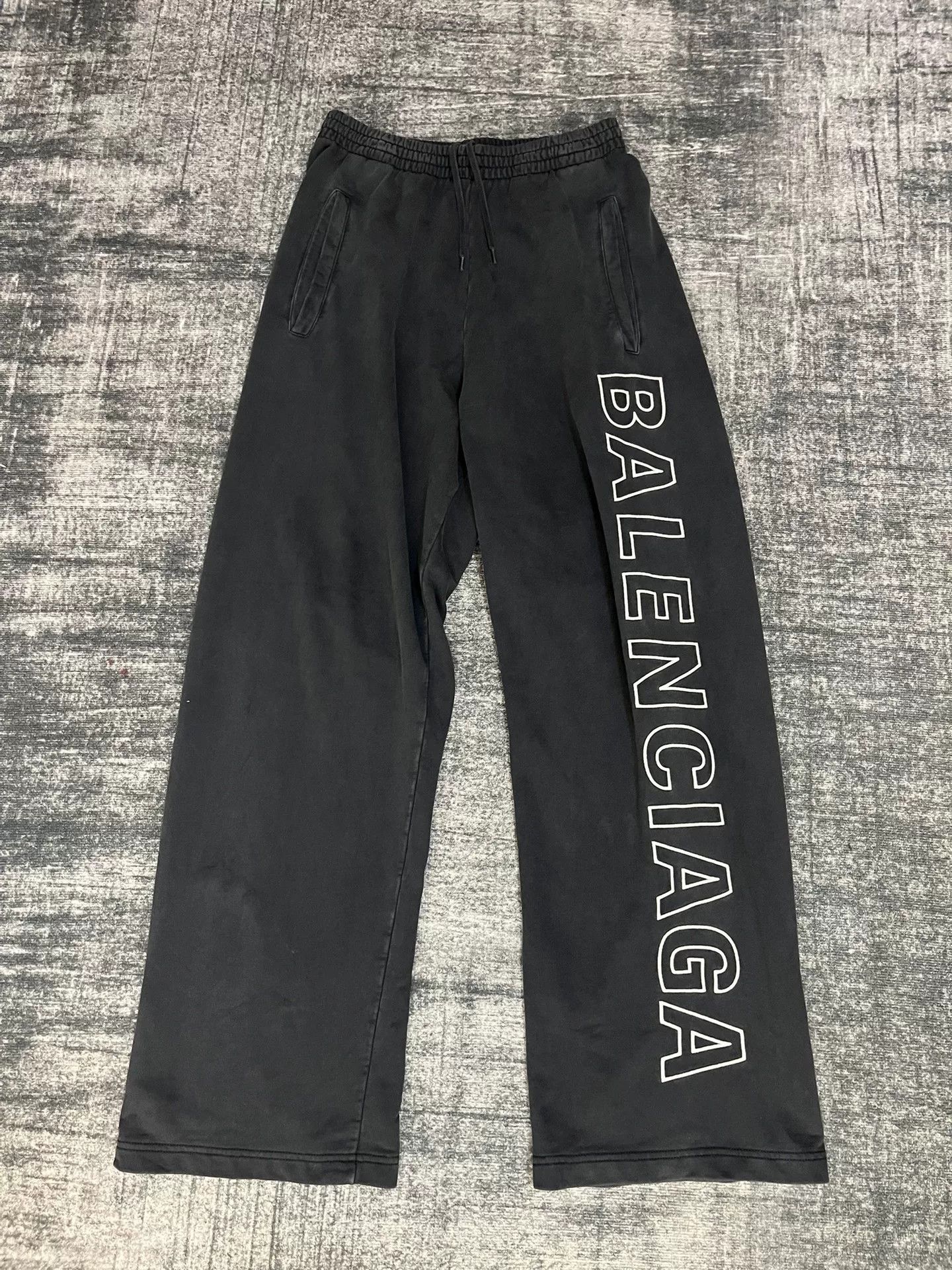 Balenciaga Balenciaga Logo Embroidered Sweatpants Size US 30 / EU 46 - 1 Thumbnail