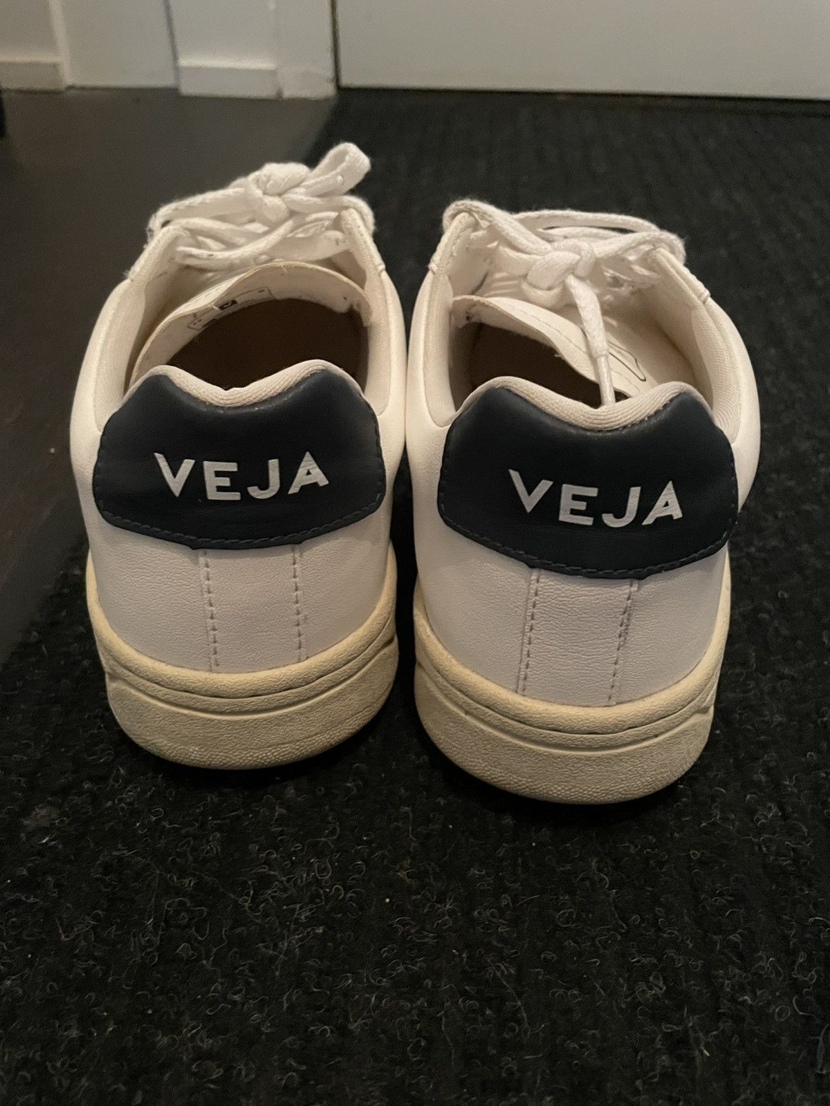 Veja Veja White Sneakers classic minimalist design Size US 11 / EU 44 - 6 Thumbnail