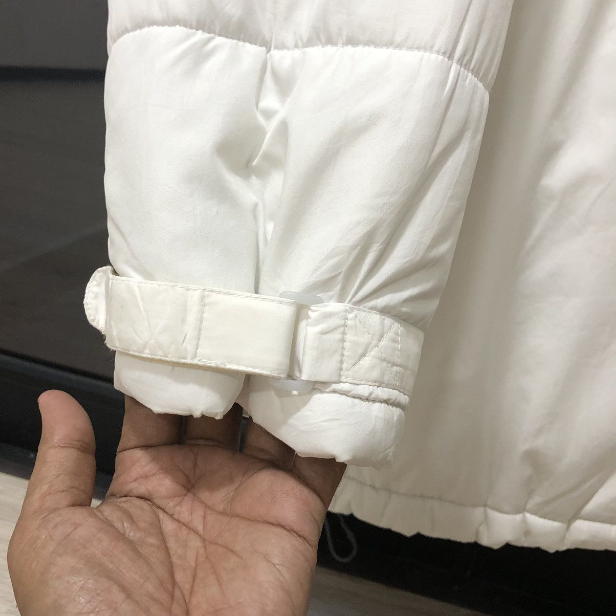 Nike Vintage Nike Small Logo White Puffer Jacket Size US L / EU 52-54 / 3 - 12 Thumbnail