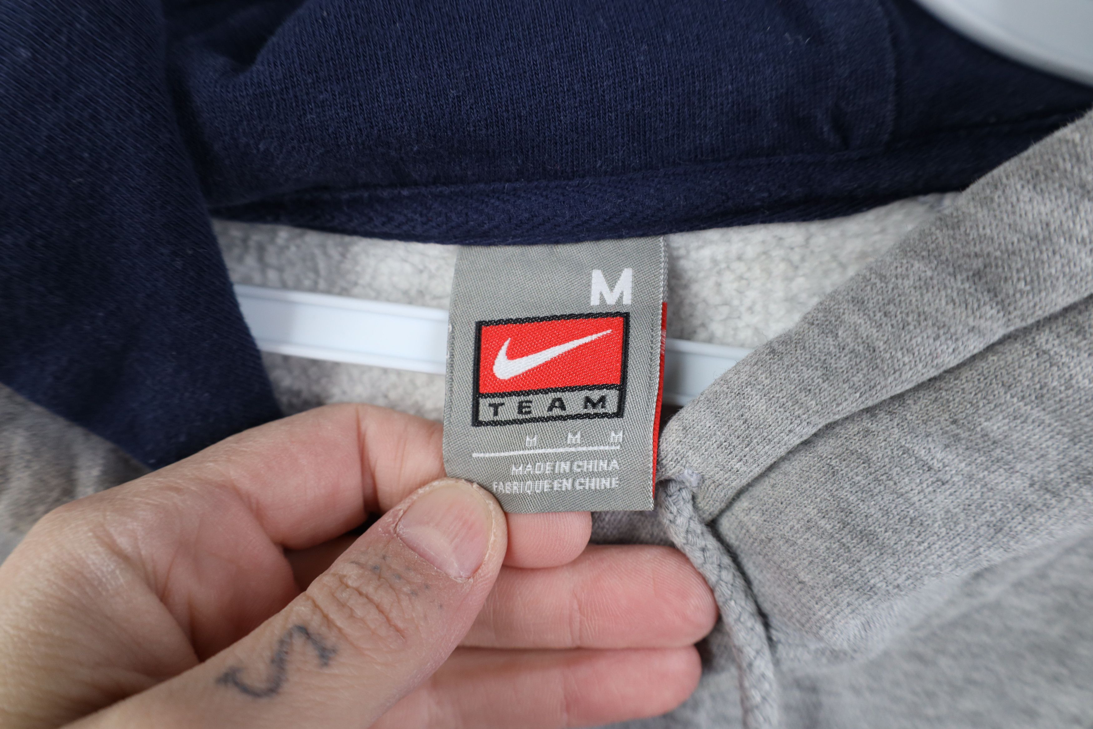 Nike Vintage Nike Center Swoosh University of Michigan Hoodie Size US M / EU 48-50 / 2 - 7 Thumbnail