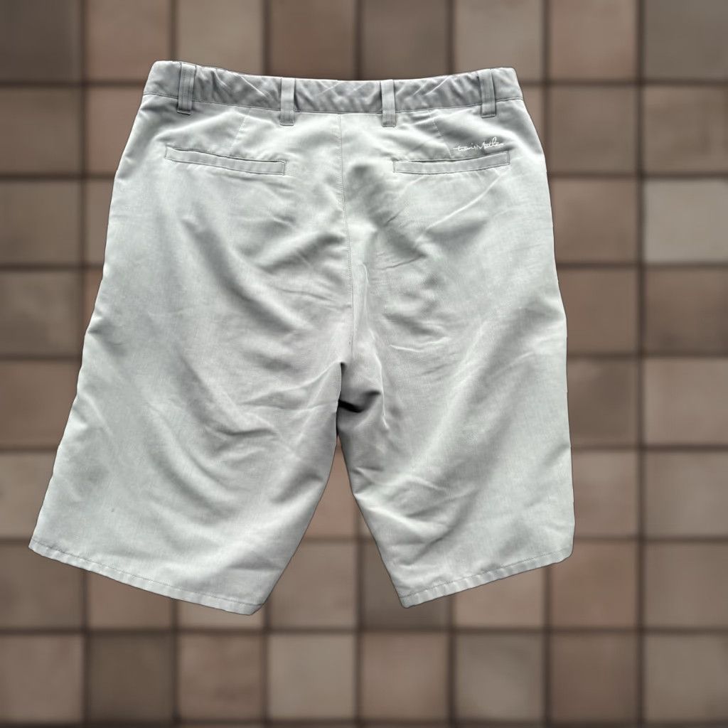 TravisMathew Travis Mathew Men Shorts 36 Gray Flat Front Performance Golf Outdoors Chino 5-Pocket Athletic Regular Inseam 11 in Size US 36 / EU 52 - 1 Thumbnail