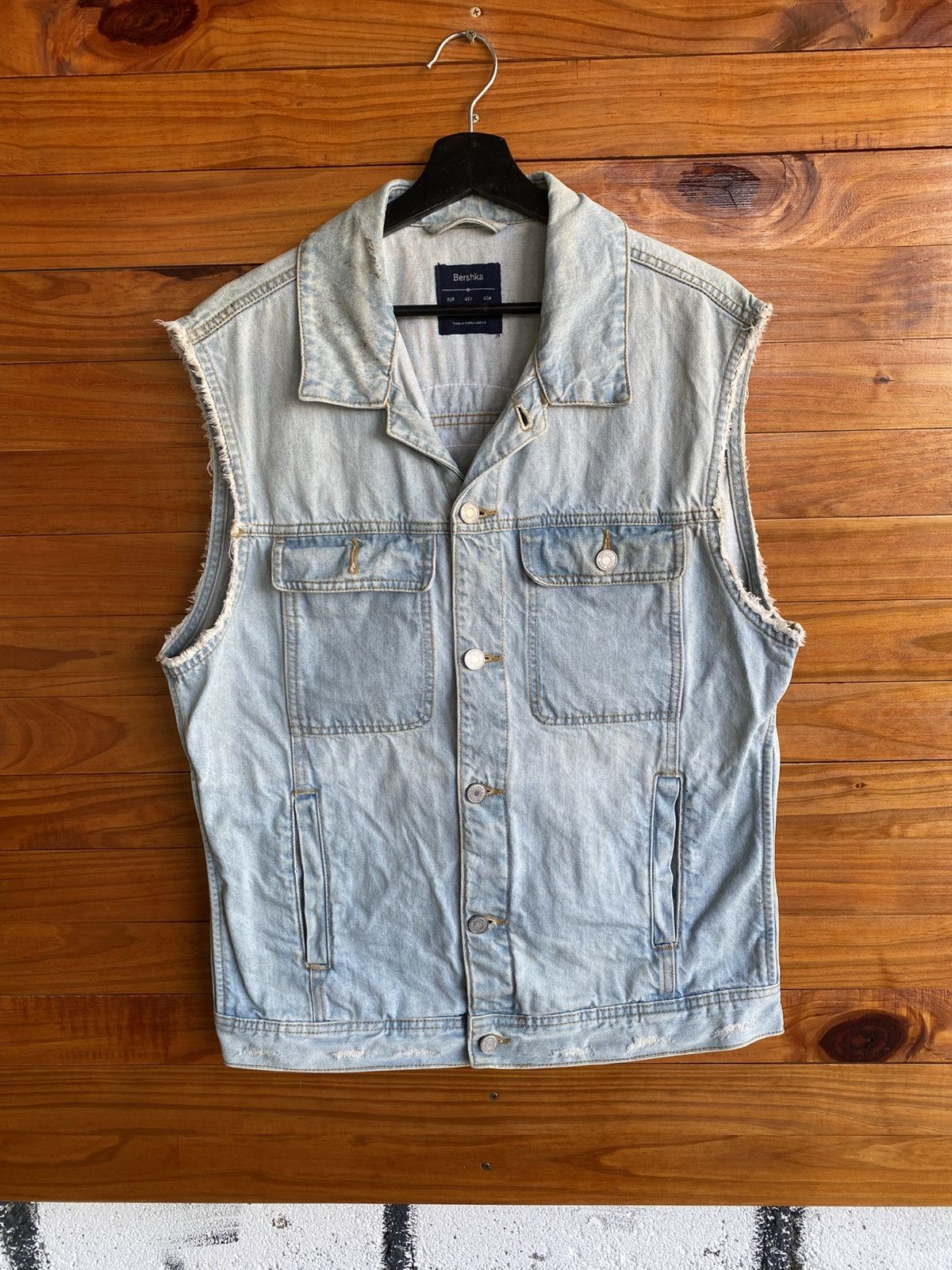 Bershka Bershka Denim Vest Light Wash Sleeveless Jacket Tiger Patch Size US L / EU 52-54 / 3 - 3 Thumbnail