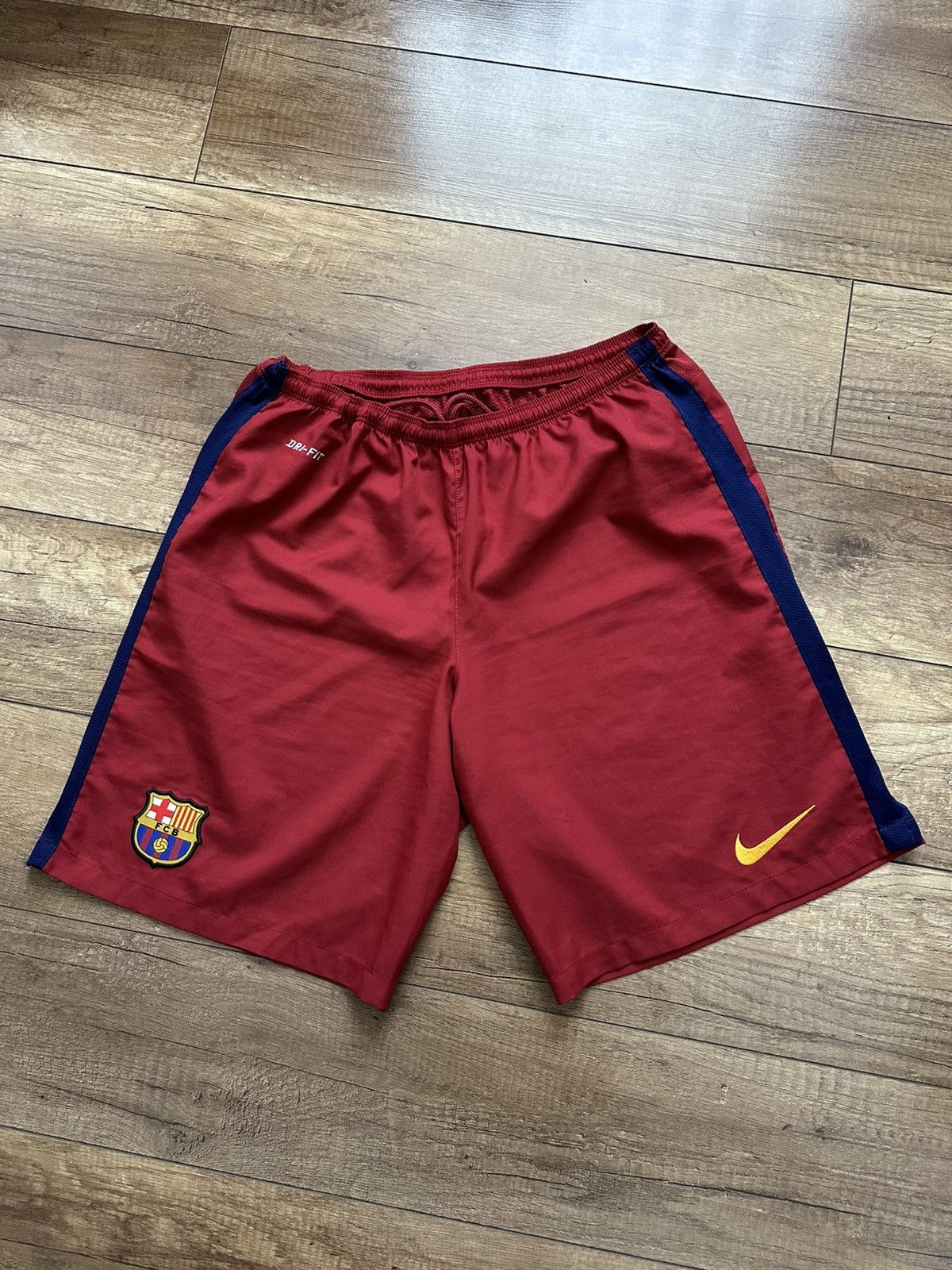 Nike Nike FC Barcelona Soccer Shorts Size US 34 / EU 50 - 1 Thumbnail