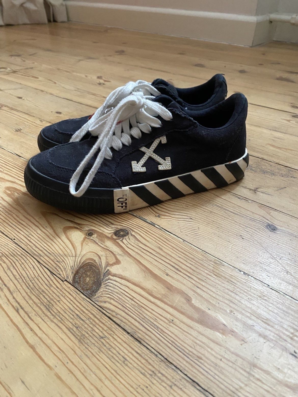 Off-White Off-White Vulc Low Black White Arrow Size US 5.5 / EU 38 - 2 Thumbnail