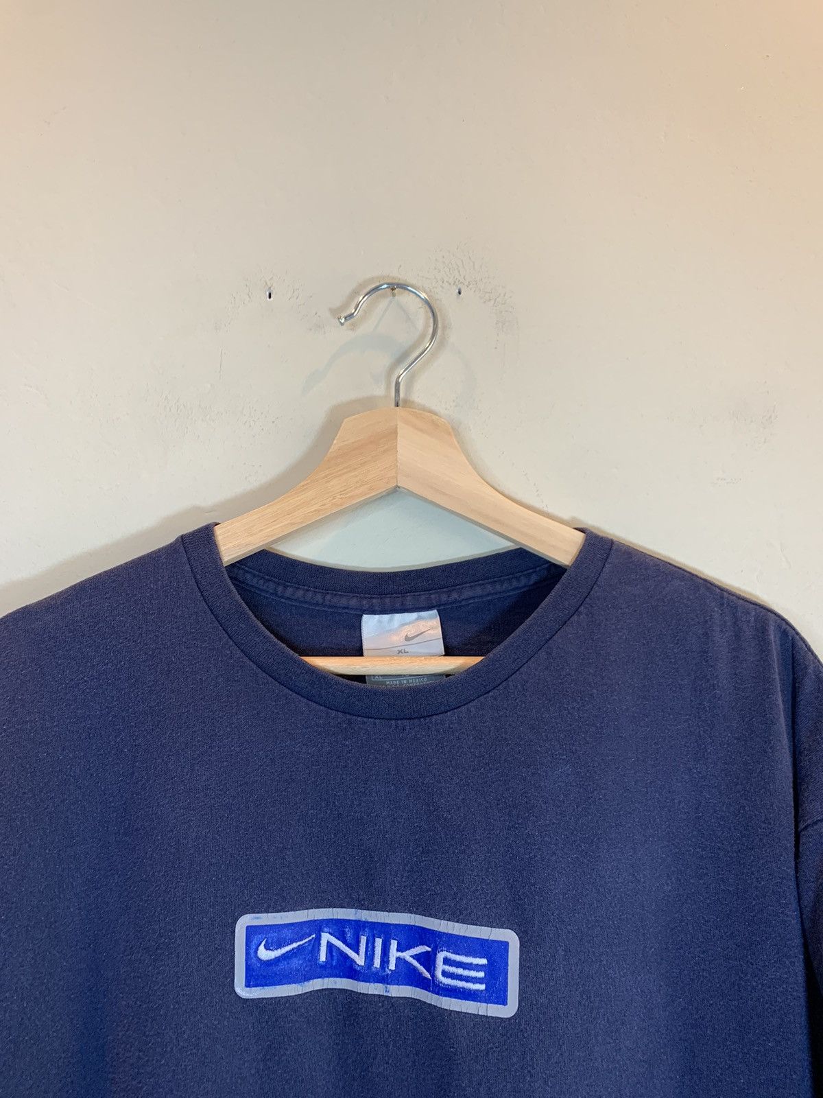 Nike × Vintage *RARE* Vintage Nike Center Hit Faded Embroidered T-Shirt XL Size US XL / EU 56 / 4 - 2 Thumbnail