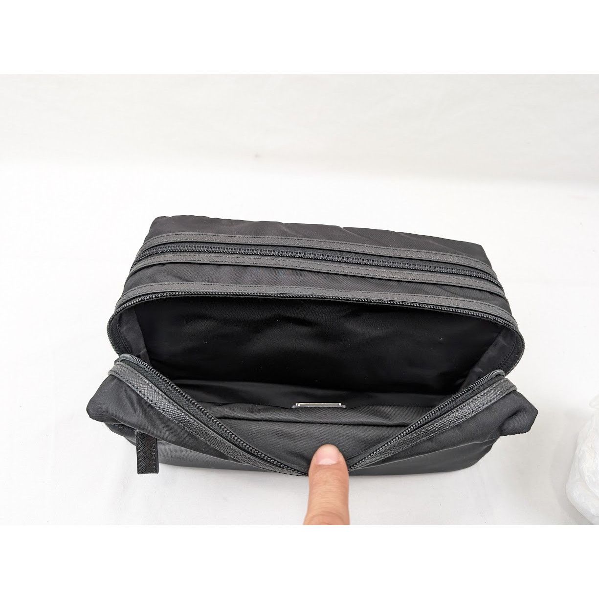Prada o1rshd1 Size: OS / Tessuto Saffian Travel Pouch in Black Size ONE SIZE - 11 Thumbnail