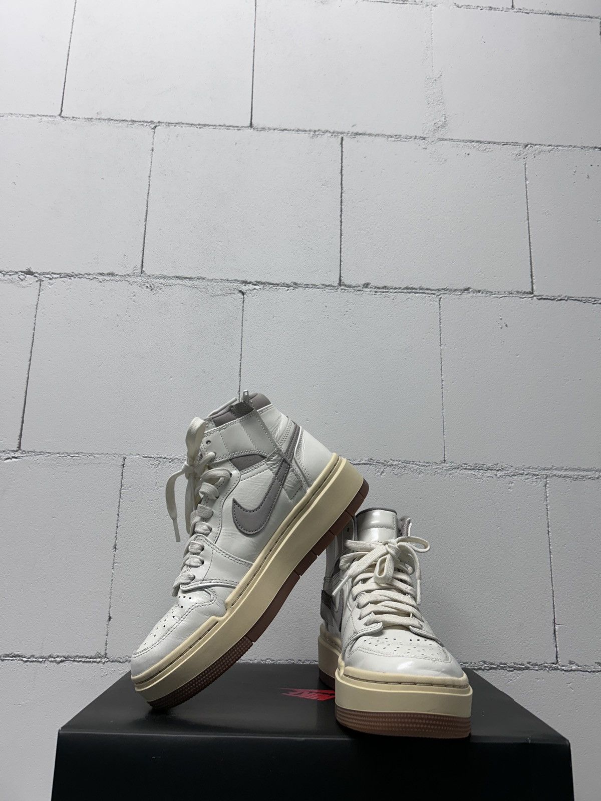 Jordan Brand × Nike Nike Air Jordan 1 Elevate High SE US 7.5 / 24.5 cm Size US 5.5 / EU 38 - 4 Thumbnail