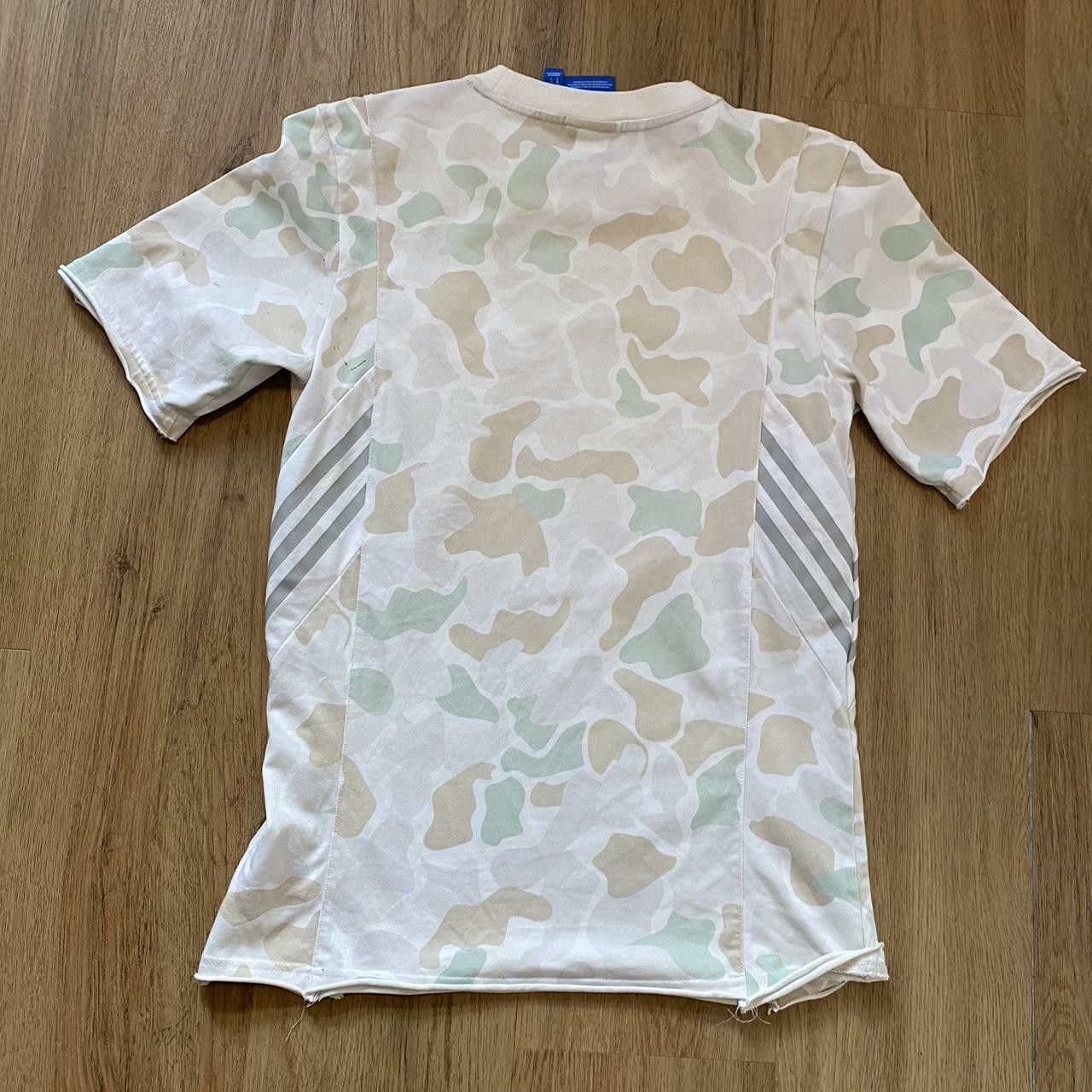 Adidas Adidas Originals white and green camo t-shirt Size US S / EU 44-46 / 1 - 2 Thumbnail