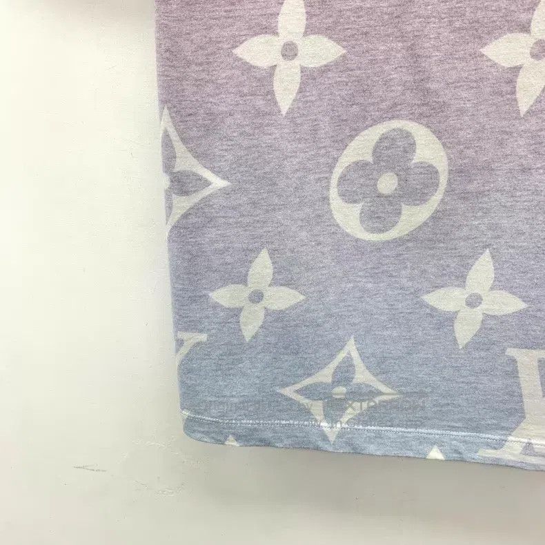Louis Vuitton Louis Vuitton Gradient logo print cotton crew neck short s Size US XS / EU 42 / 0 - 4 Thumbnail