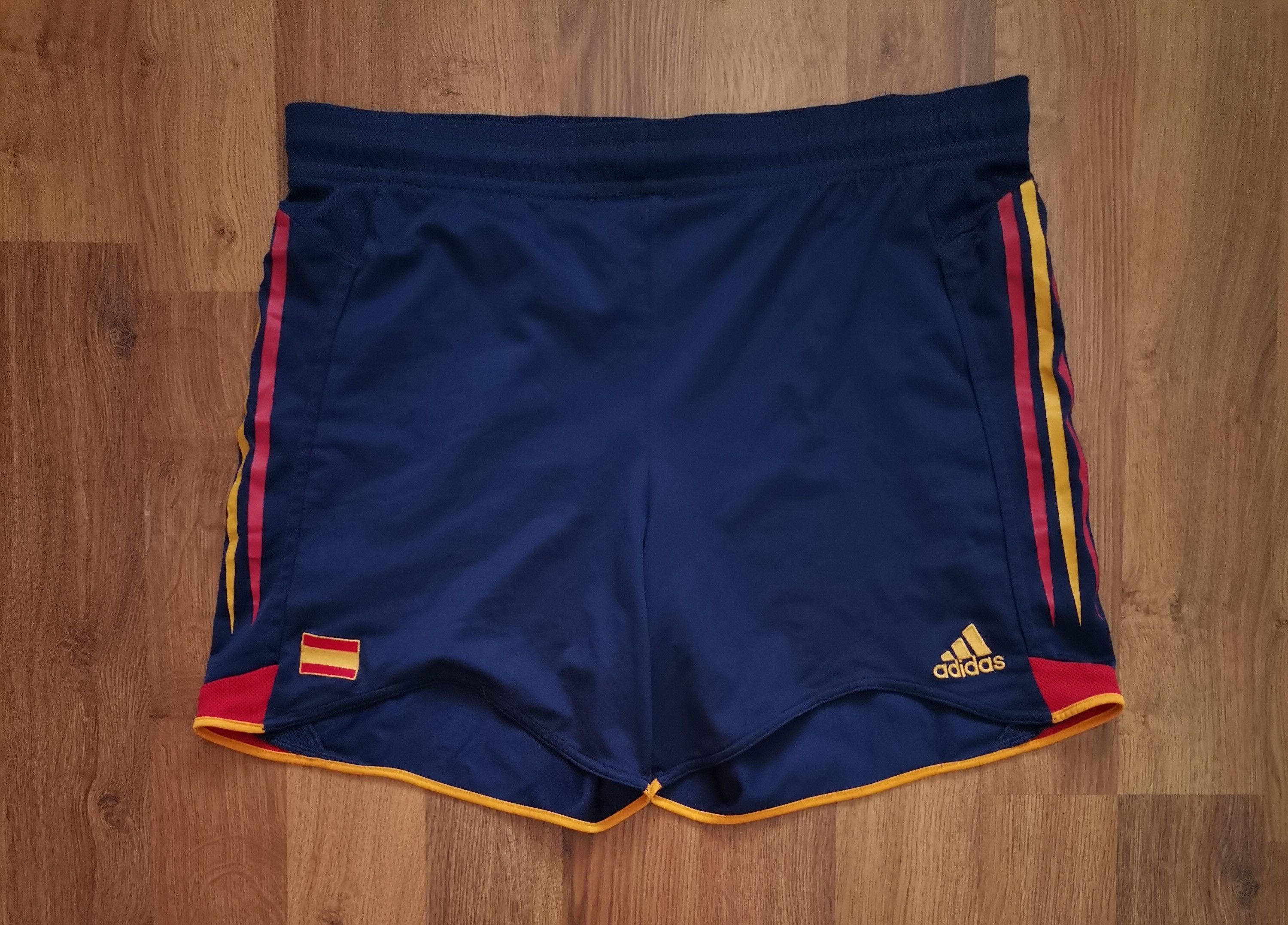 Adidas Vintage Adidas Spain Shorts Size US 36 / EU 52 - 1 Thumbnail