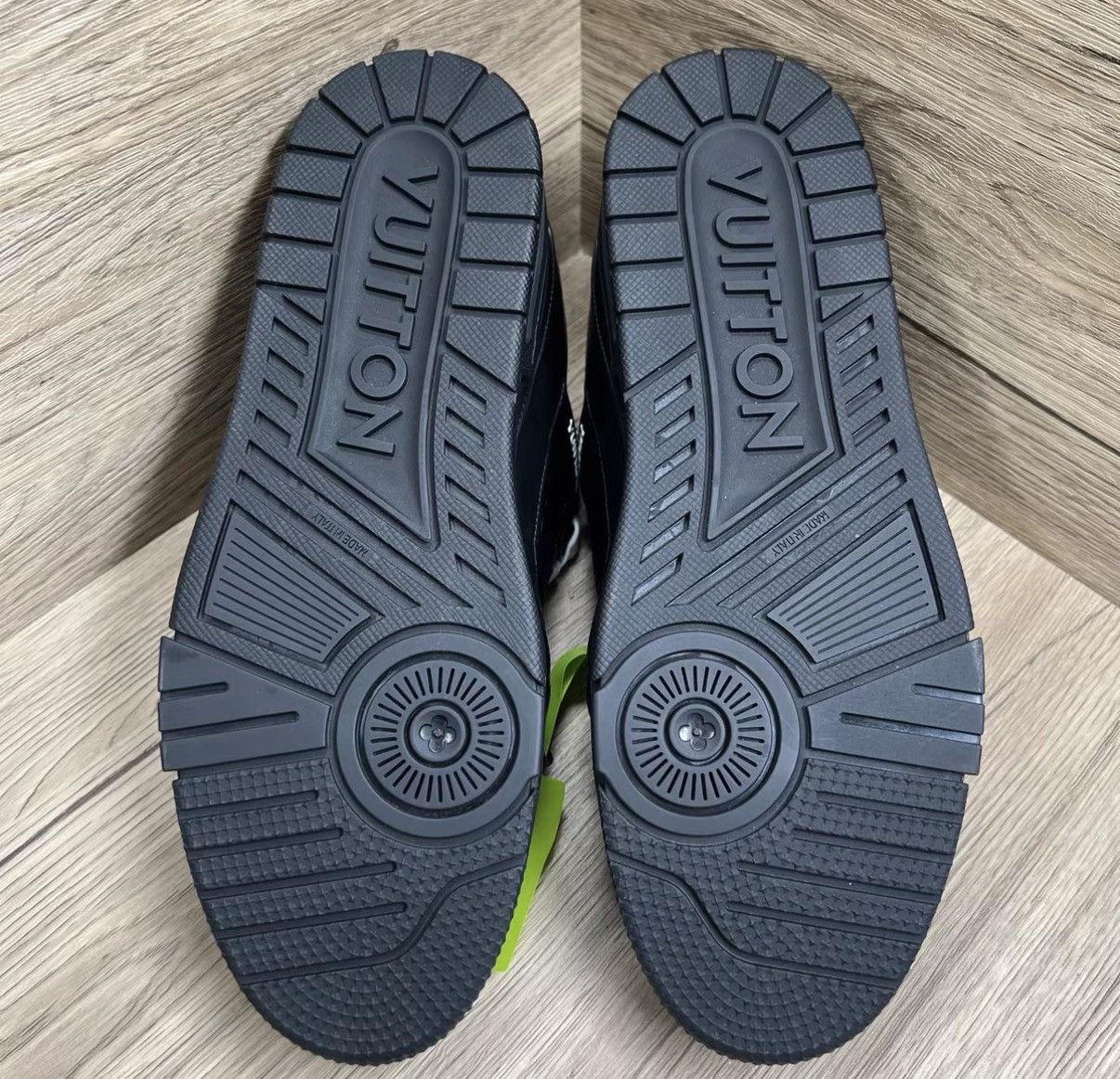 Louis Vuitton Louis Vuitton Trainer Black Art Gallery sneakers J41 Size US 8.5 / EU 41-42 - 6 Thumbnail