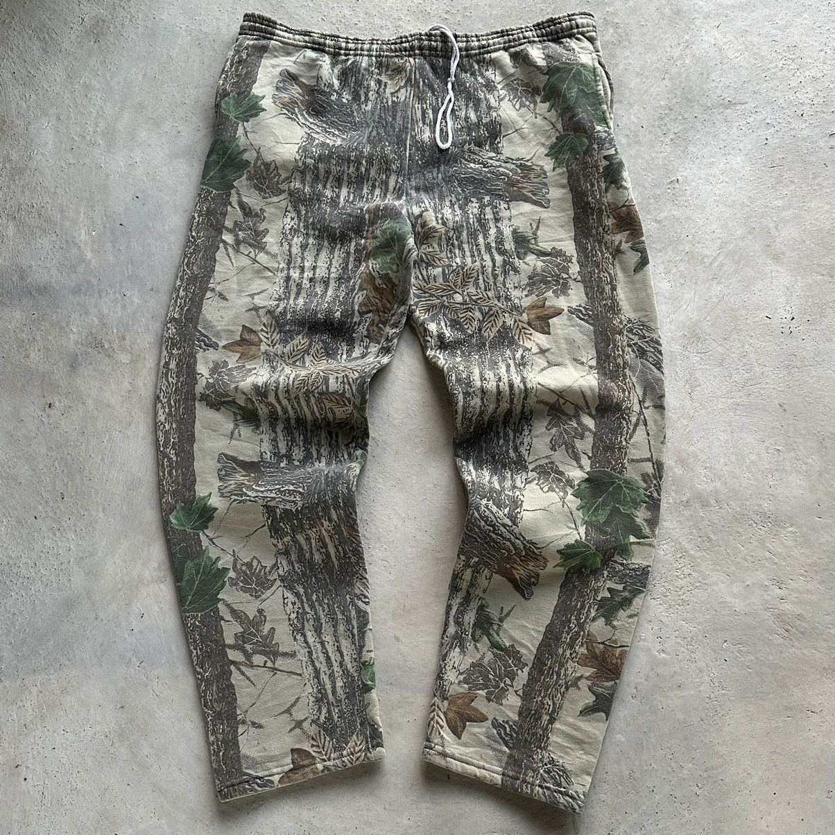 Realtree (Freesize) Crazy Vintage Y2K Faded Camo Baggy Sweatpants Size US 40 / EU 56 - 1 Thumbnail