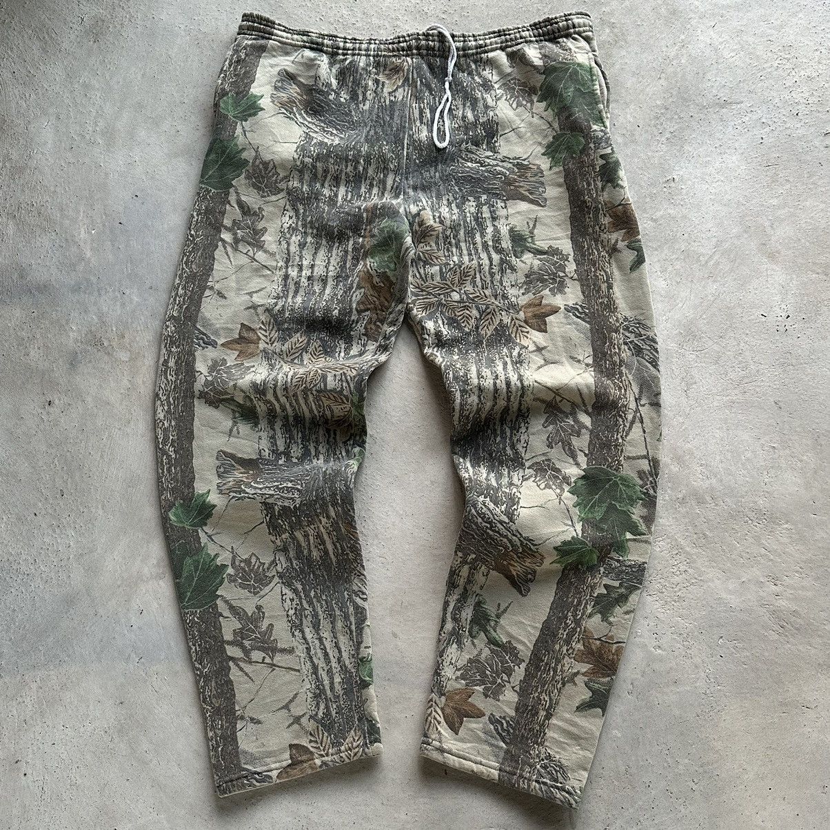 image of Crazy Vintage Y2K Faded Camo Baggy Sweatpants in Realtree, Men's (Size 40)