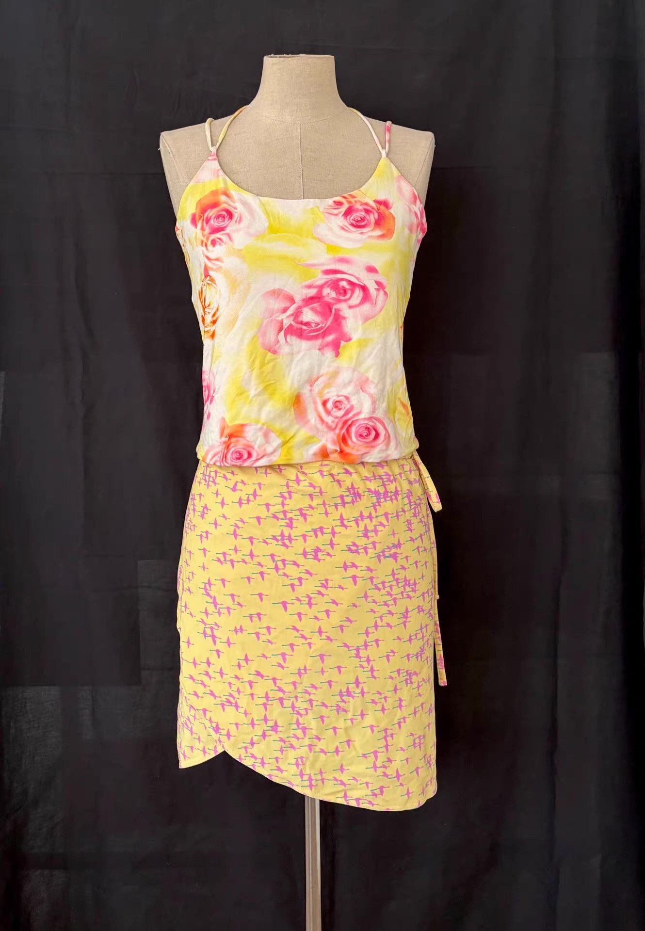 Versace Versus Versace Women's Rose Print Camisole Ｑ21 Size L / US 10 / IT 46 - 1 Thumbnail
