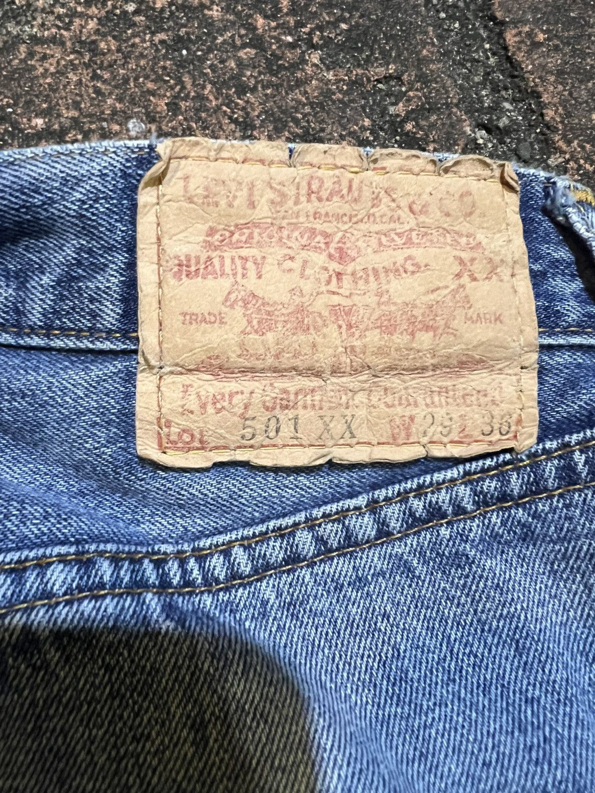 Levi's Vintage Clothing Vintage 1998 Levi’s 501XX LVC Big E Selvedge Size US 29 - 18 Thumbnail